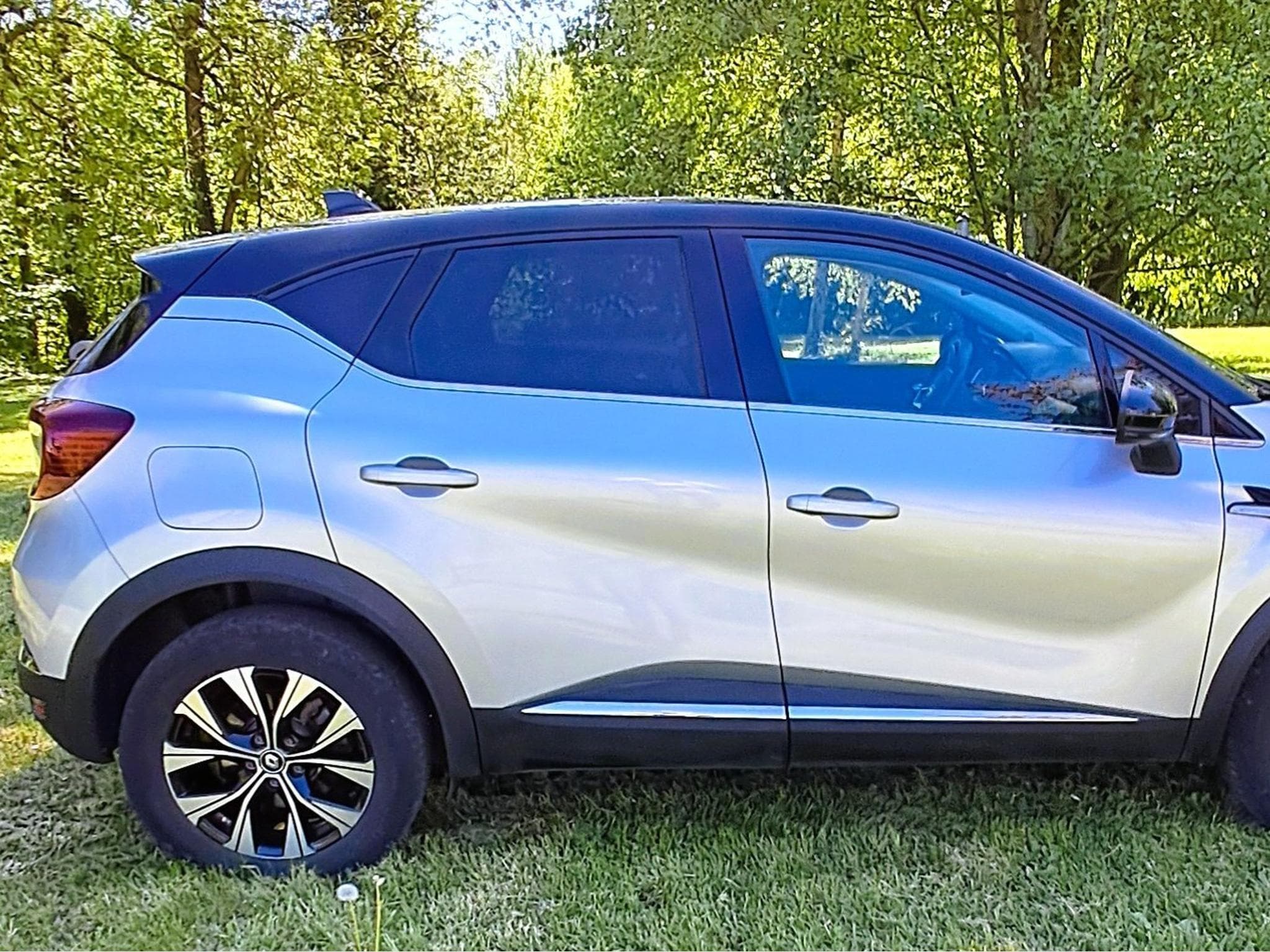 Renault Captur 1.6 E-TECH PLUG-IN HYBRID (2023) - Foto 4