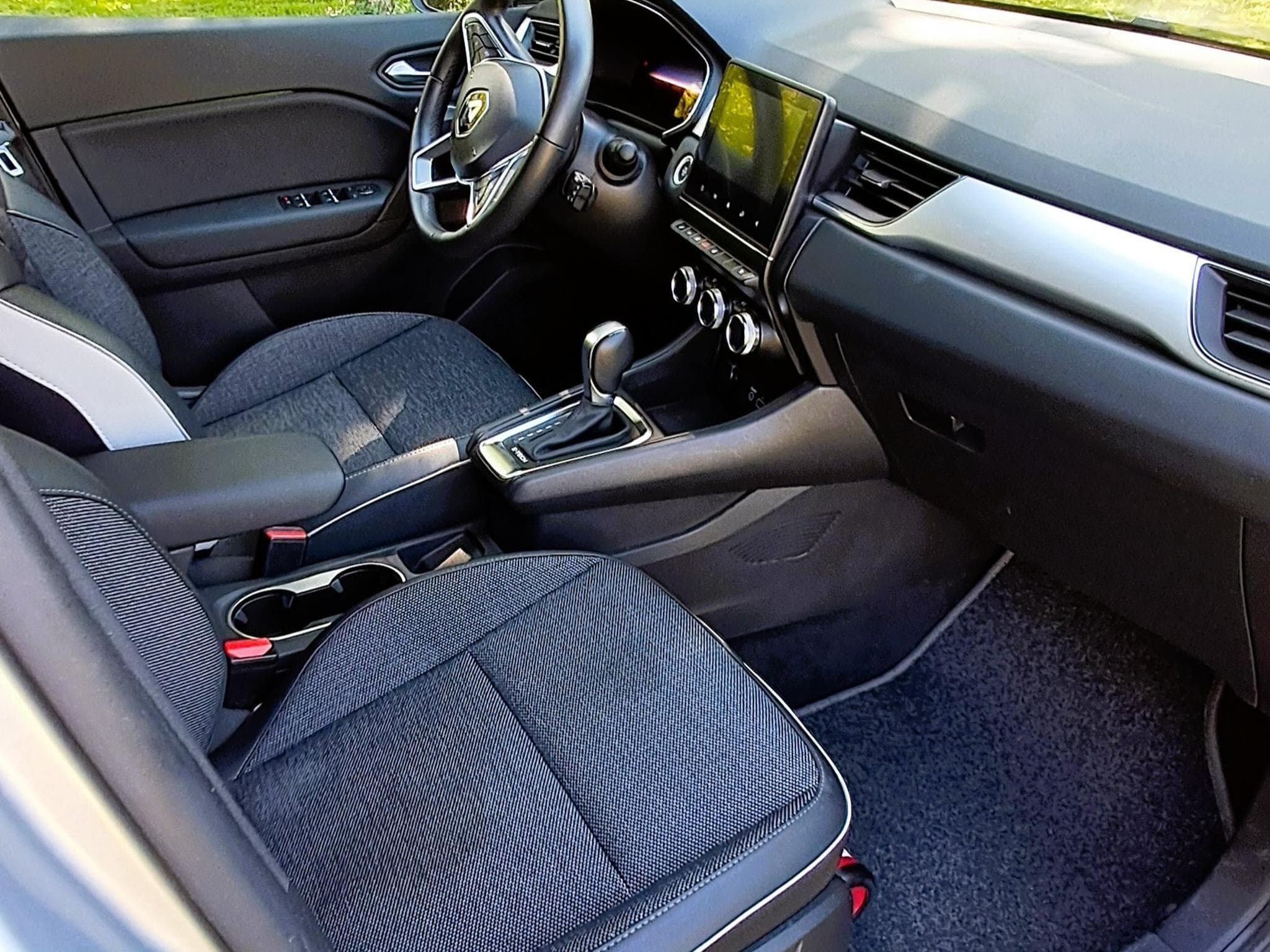 Renault Captur 1.6 E-TECH PLUG-IN HYBRID (2023) - Foto 9