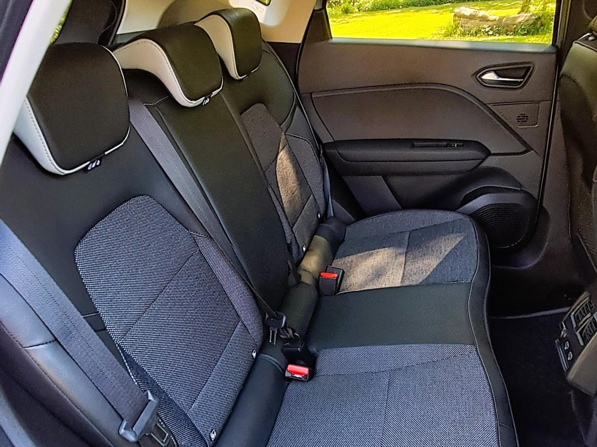 Renault Captur 1.6 E-TECH PLUG-IN HYBRID (2023) - Foto 10