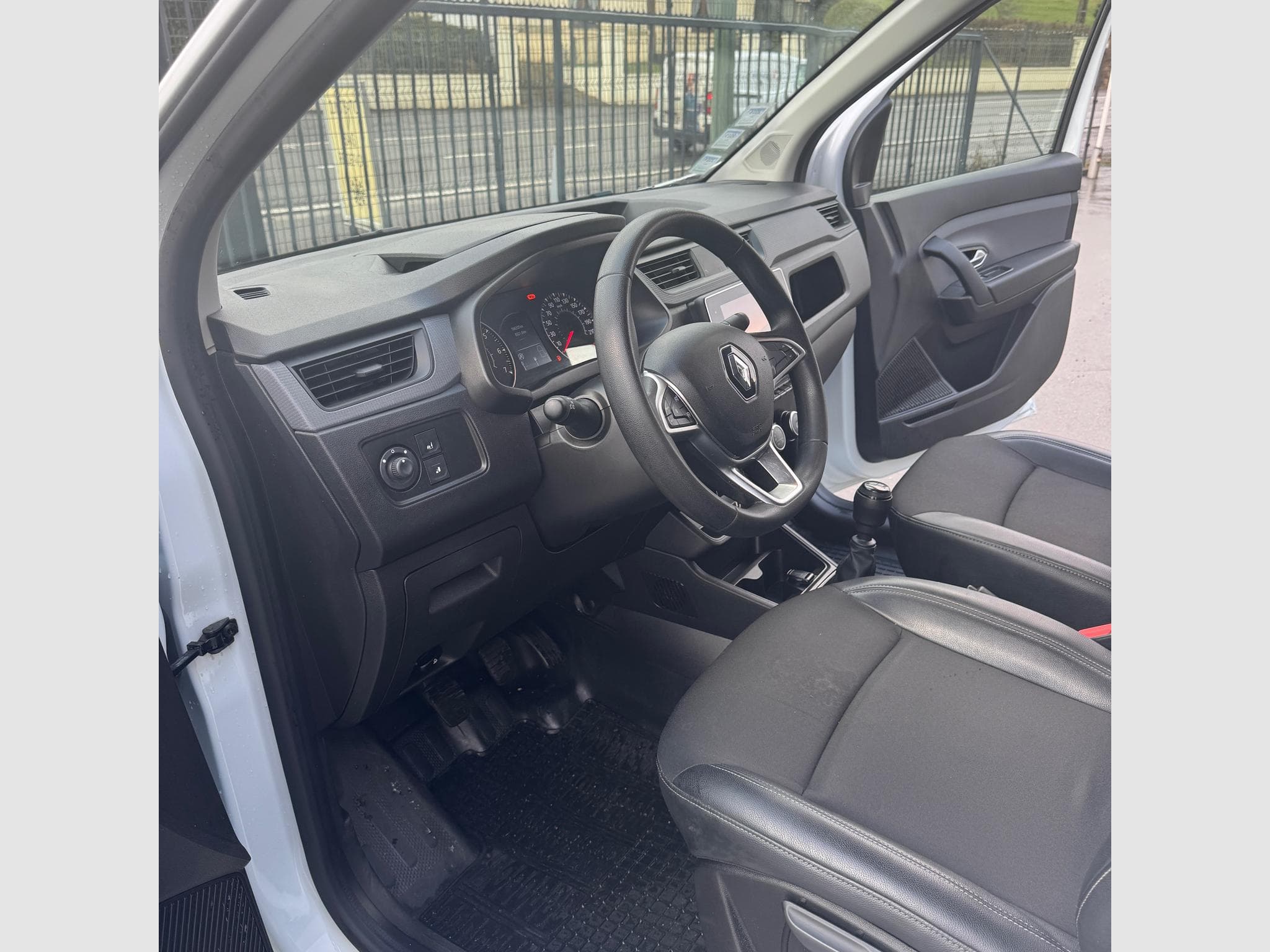Renault Express 1,5 BLUE ECOLEALER COMFORT (2022) - Foto 9
