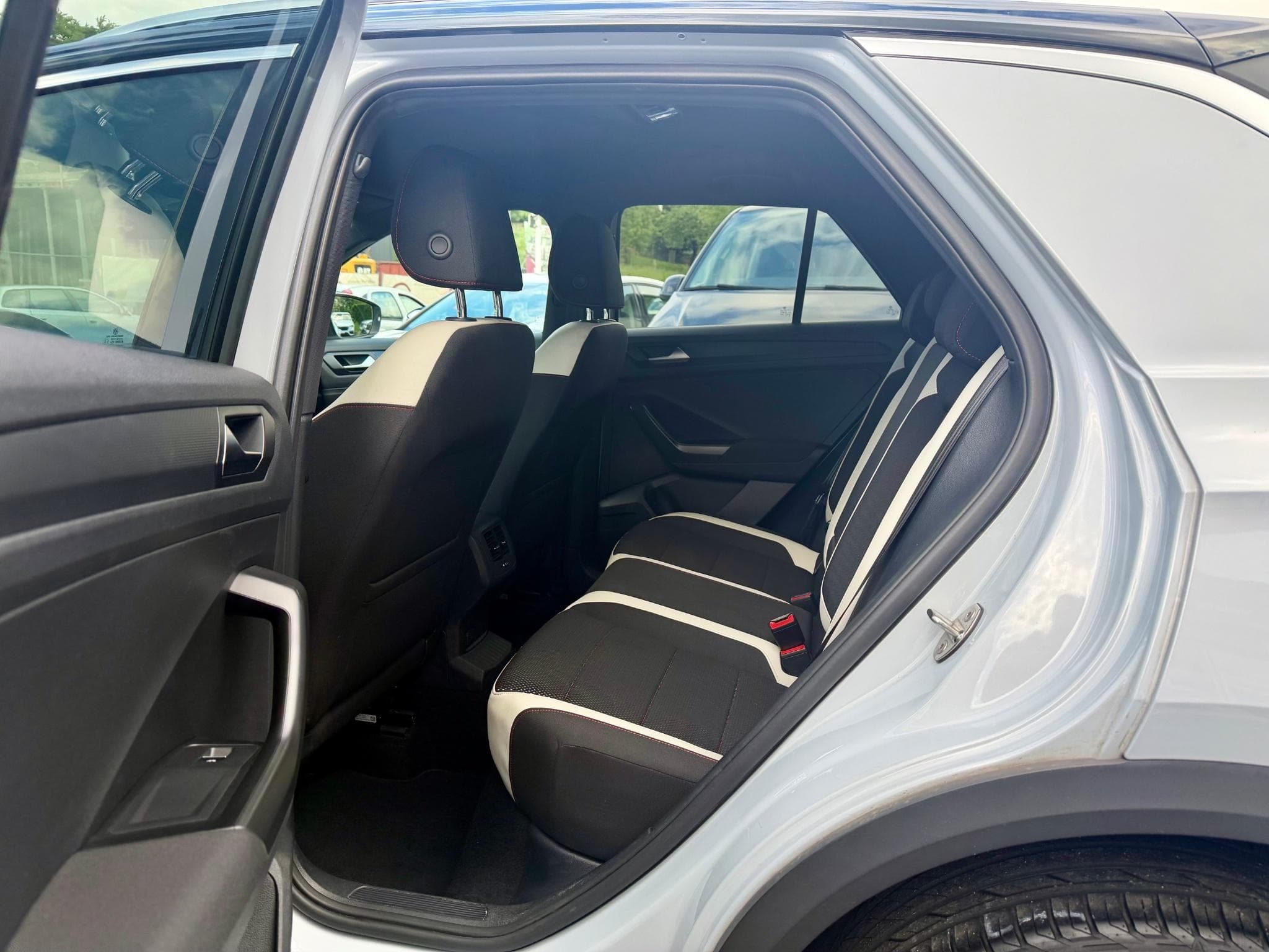VW T-Roc 1.5 TSI 150 Sport (2019) - Photo 11