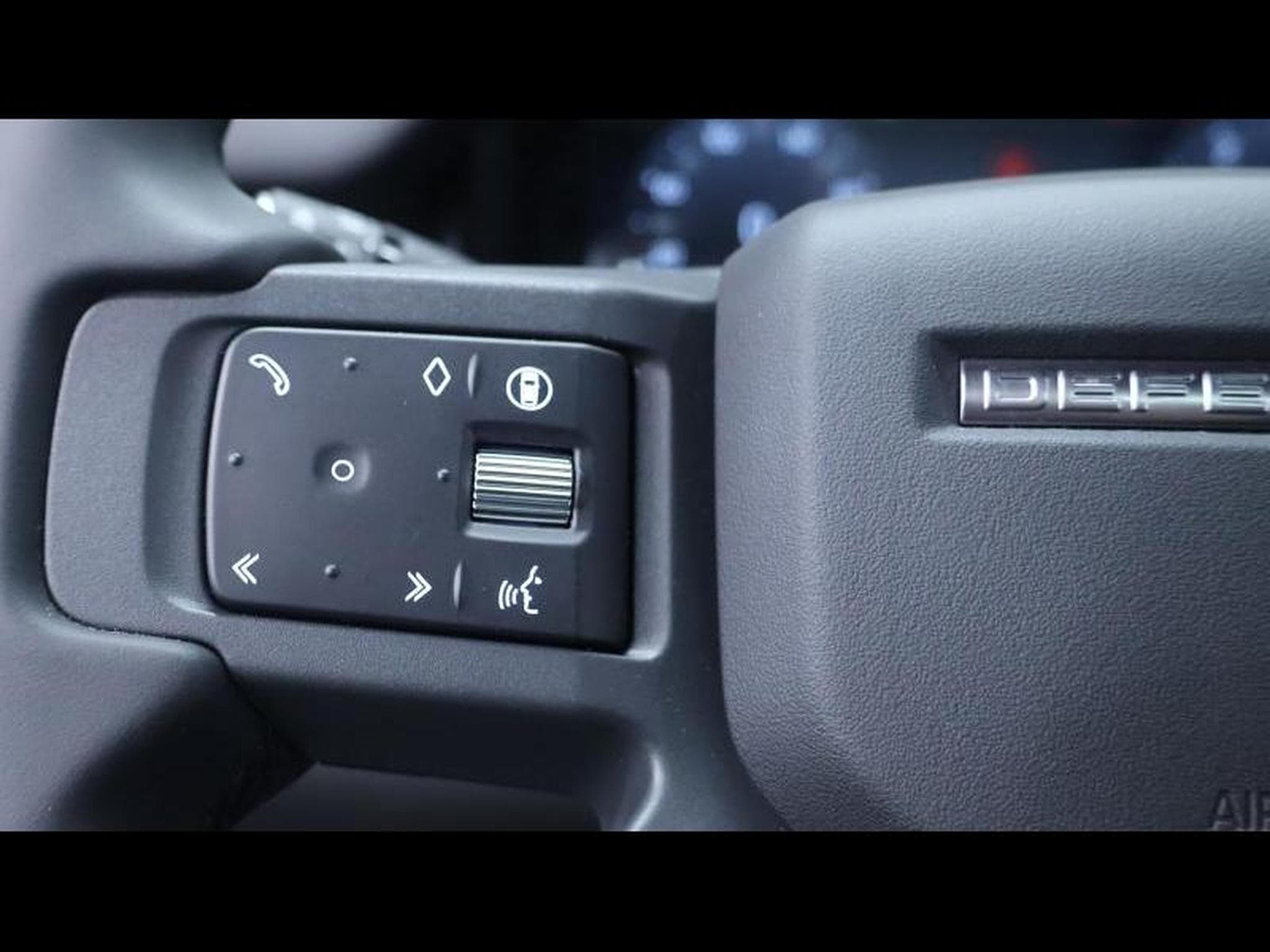 Land-Rover Defender 90 D200 X-Dynamic SE AWD Auto (2026) - Photo 15