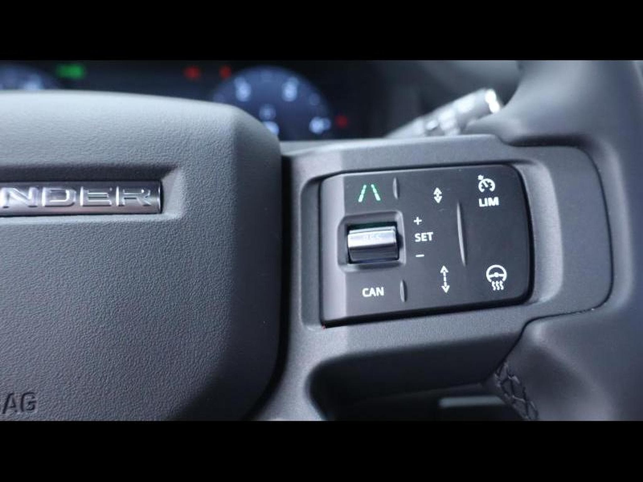 Land-Rover Defender 90 D200 X-Dynamic SE AWD Auto (2026) - Photo 16