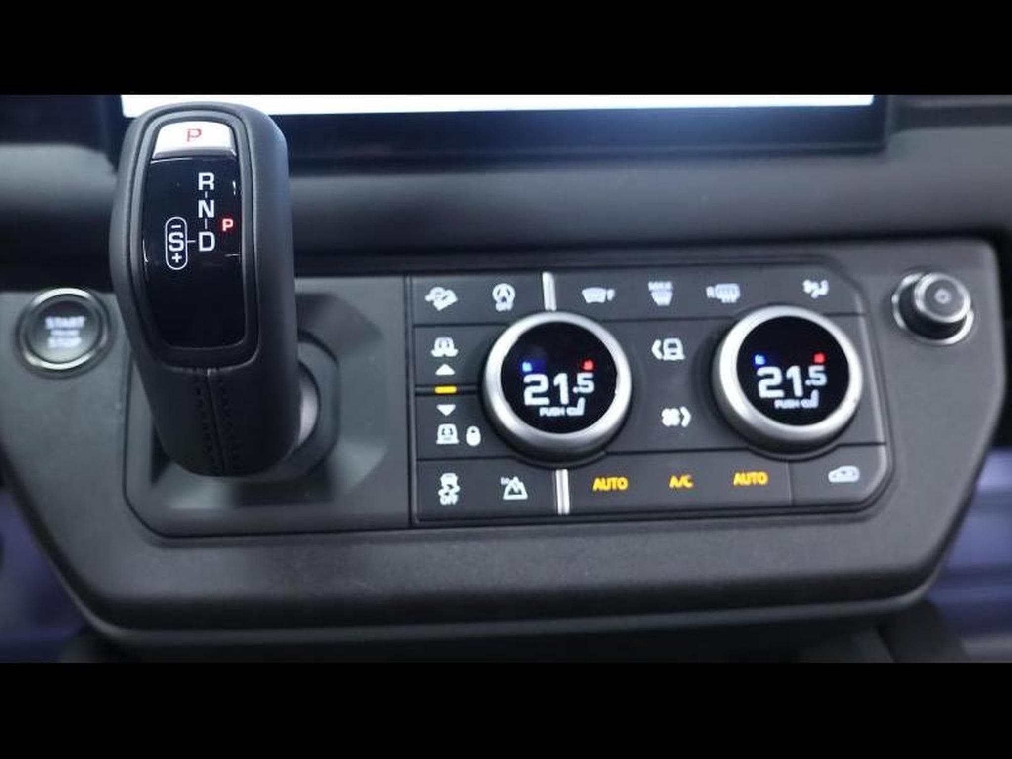 Land-Rover Defender 90 D200 X-Dynamic SE AWD Auto (2026) - Photo 17