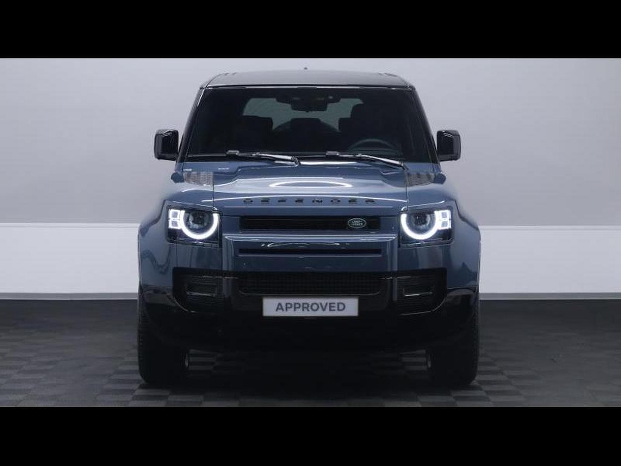 Land-Rover Defender 90 D200 X-Dynamic SE AWD Auto (2026) - Photo 2
