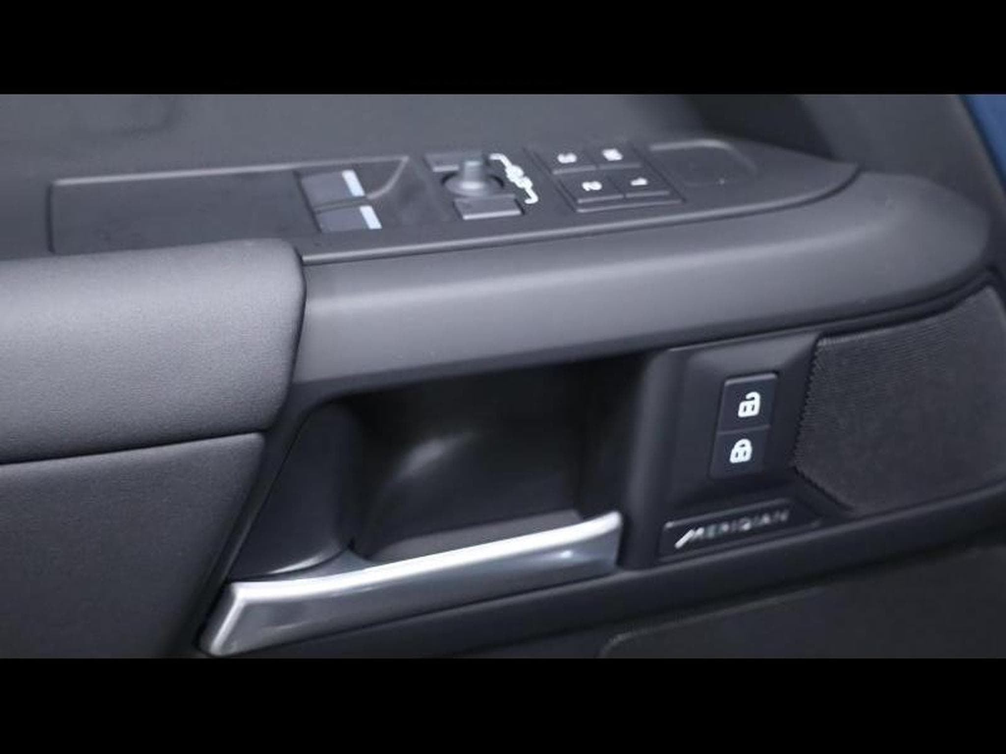 Land-Rover Defender 90 D200 X-Dynamic SE AWD Auto (2026) - Photo 23