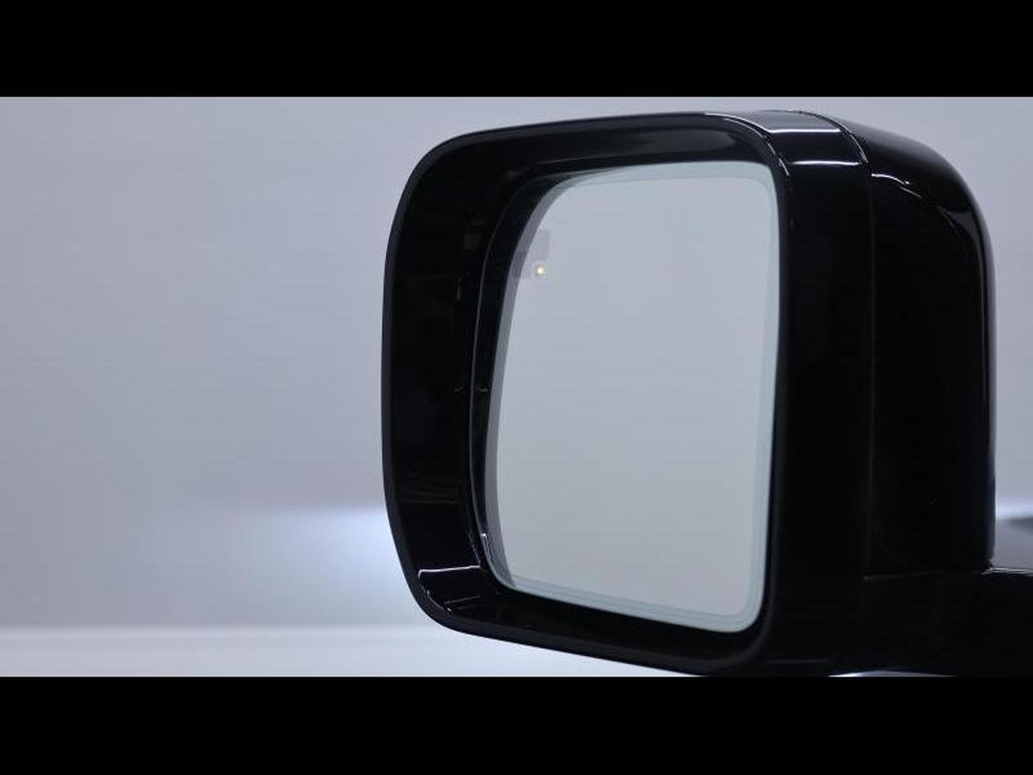 Land-Rover Defender 90 D200 X-Dynamic SE AWD Auto (2026) - Photo 26