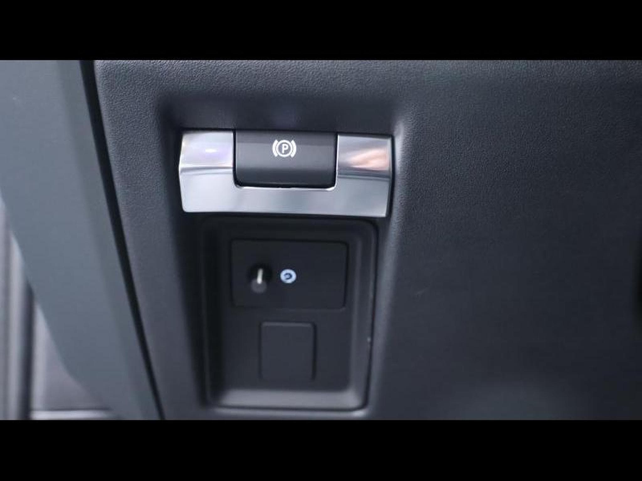 Land-Rover Defender 90 D200 X-Dynamic SE AWD Auto (2026) - Photo 28