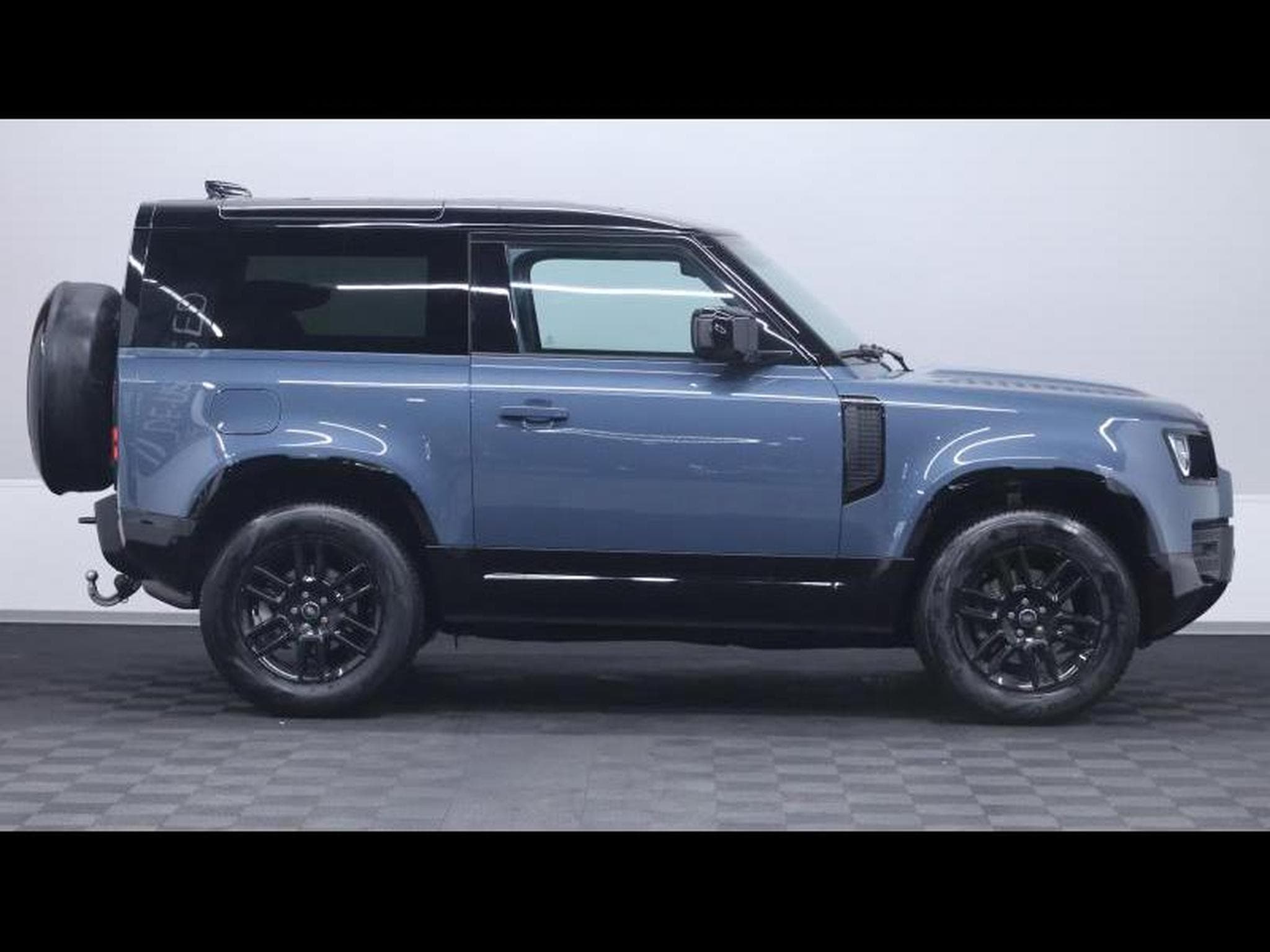 Land-Rover Defender 90 D200 X-Dynamic SE AWD Auto (2026) - Photo 3