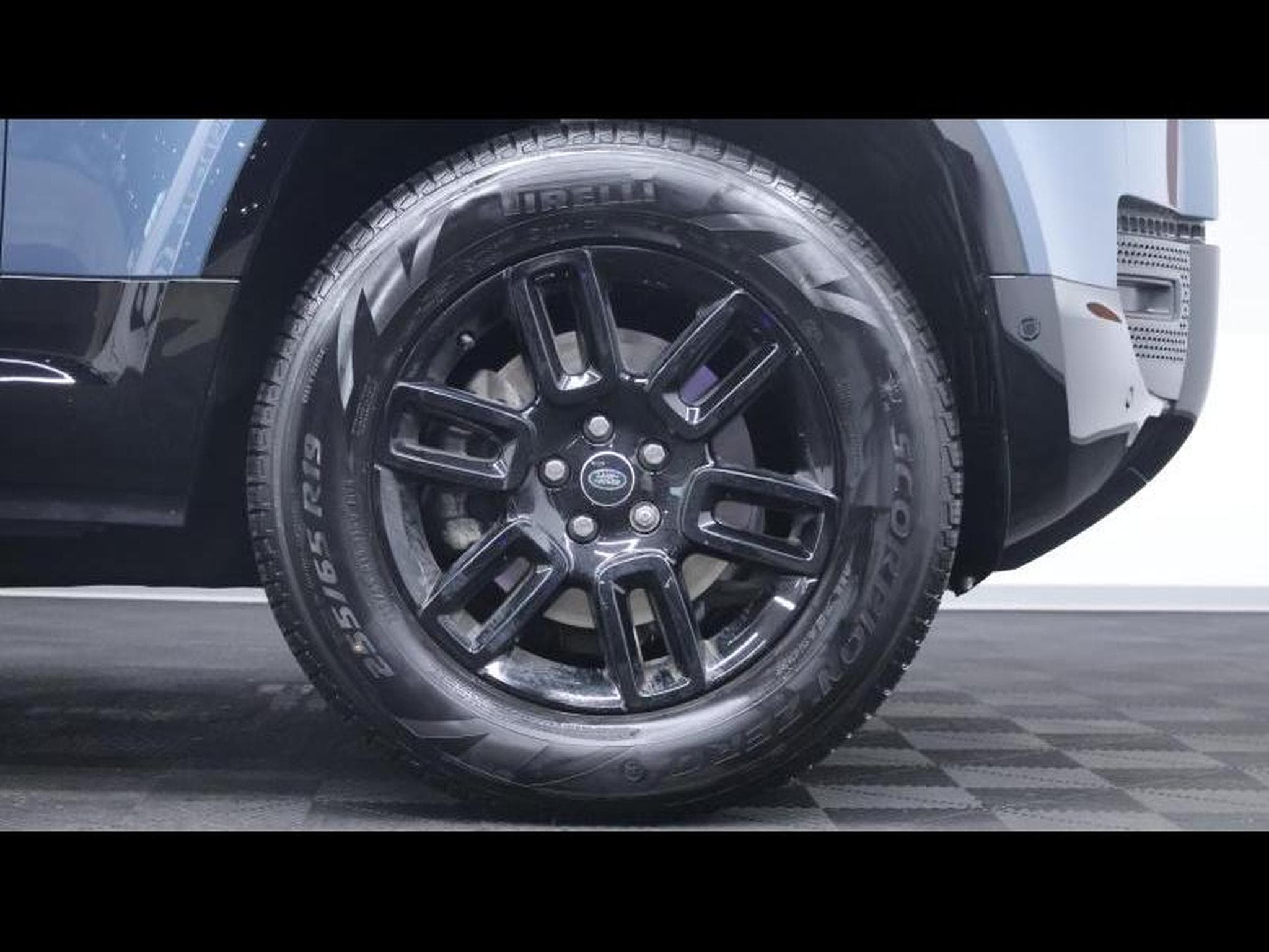 Land-Rover Defender 90 D200 X-Dynamic SE AWD Auto (2026) - Photo 9