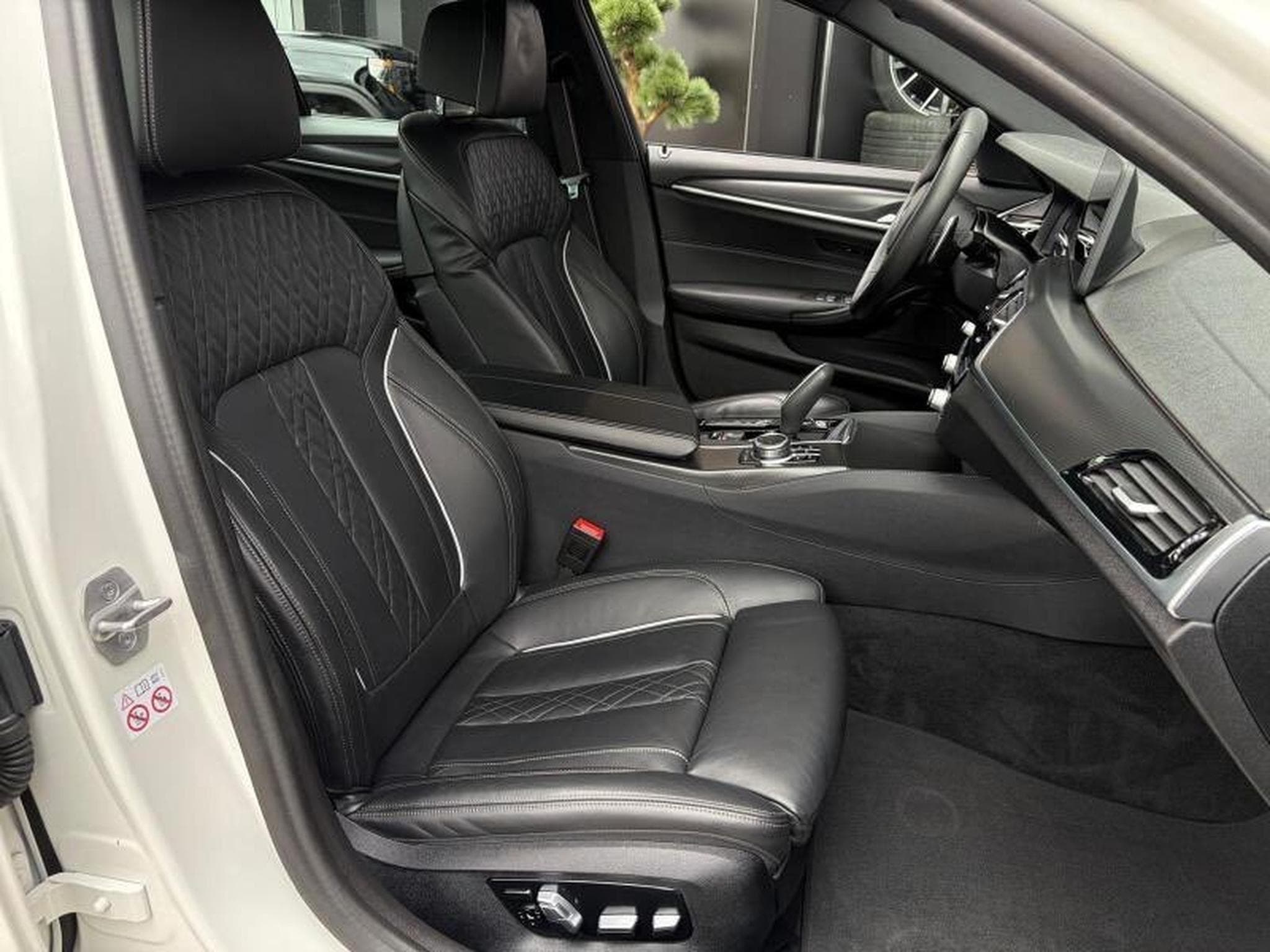 BMW 530 E xDrive Pack M (2022) - Photo 11