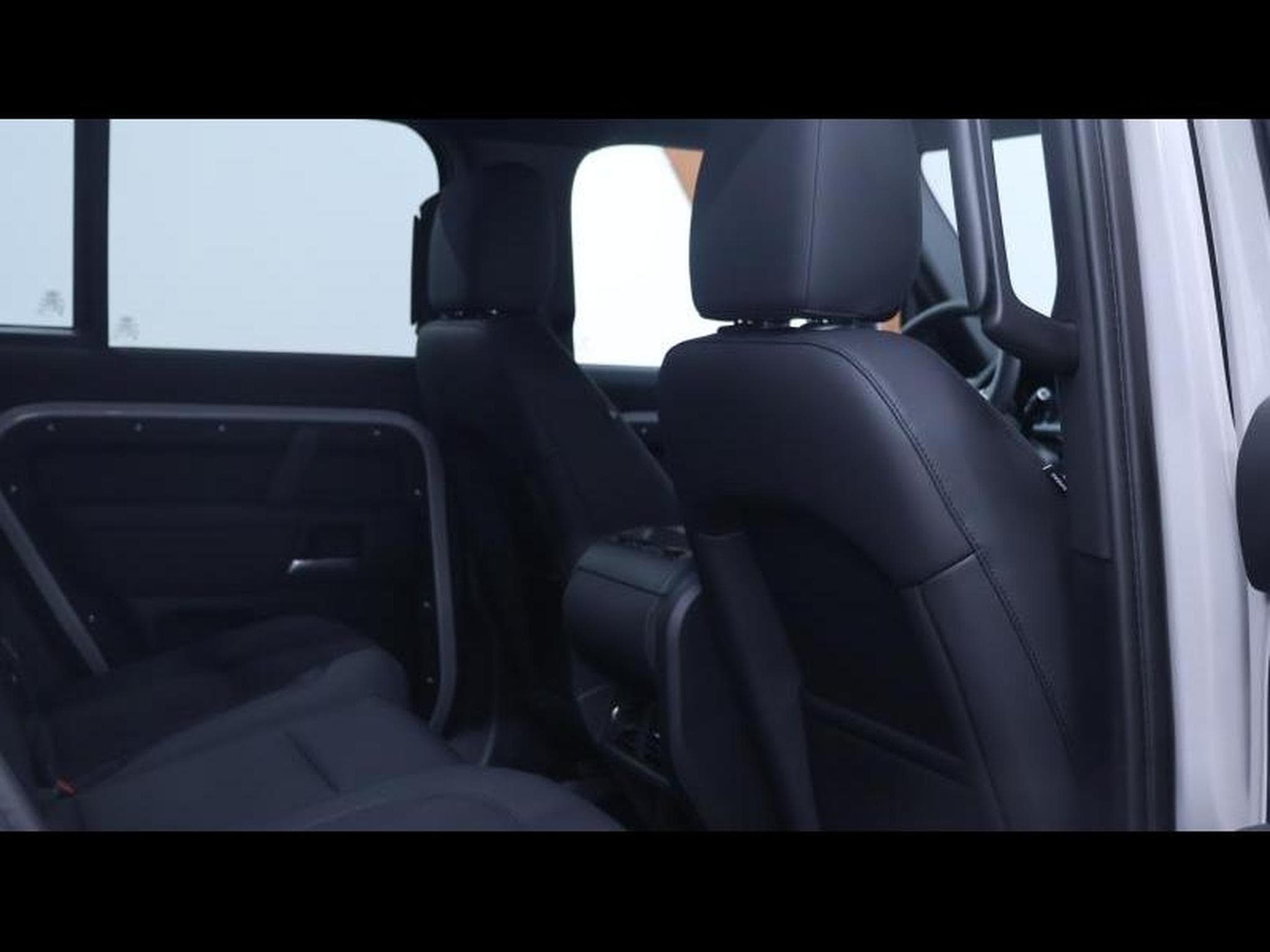 Land-Rover Defender 110 D200 S AWD Auto MY26 (2026) - Photo 12