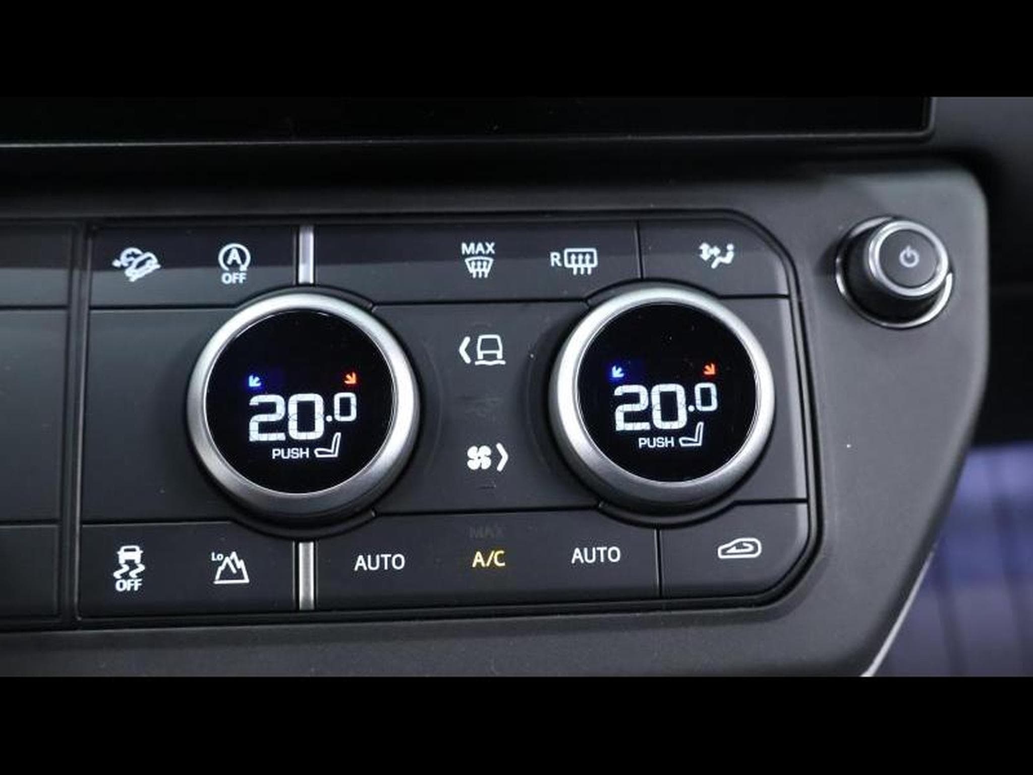 Land-Rover Defender 110 D200 S AWD Auto MY26 (2026) - Photo 18