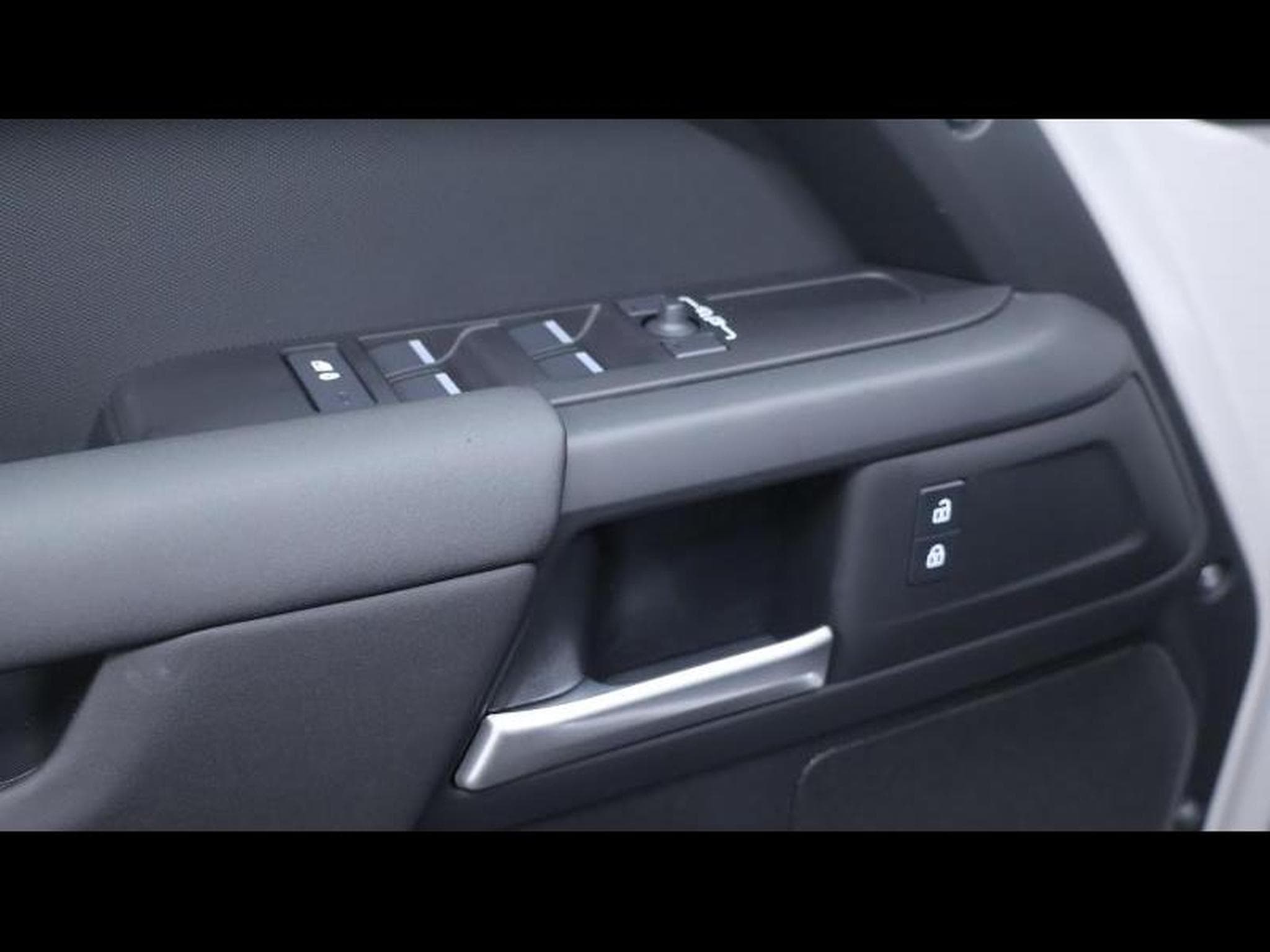 Land-Rover Defender 110 D200 S AWD Auto MY26 (2026) - Photo 23