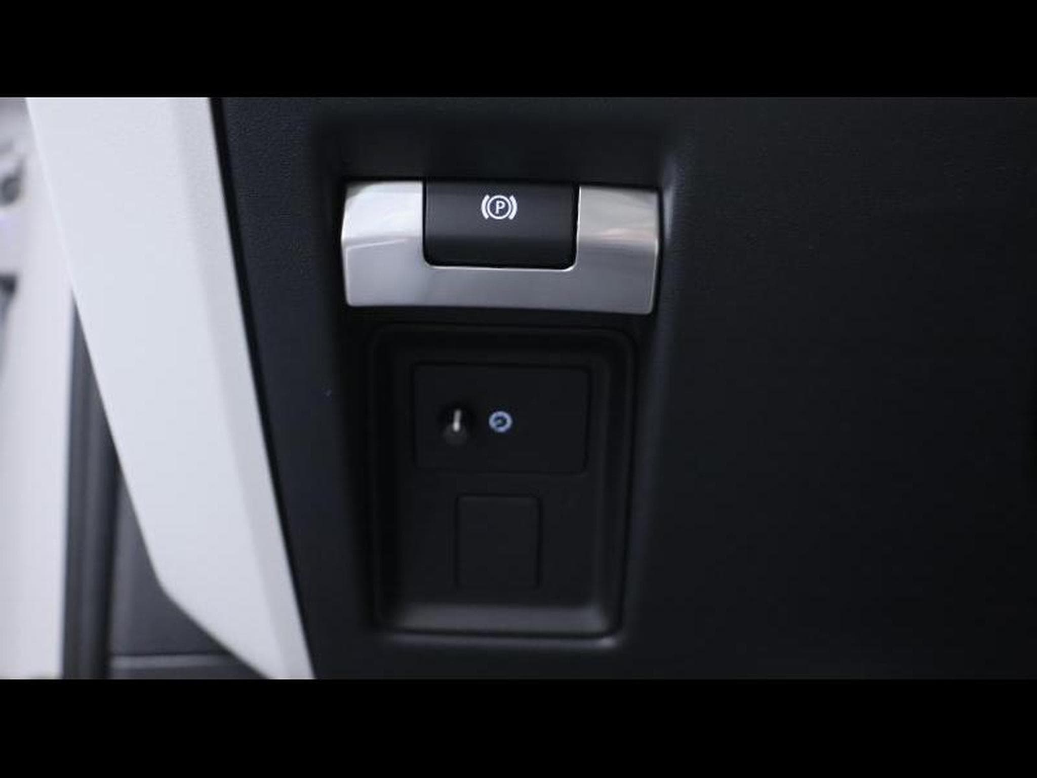 Land-Rover Defender 110 D200 S AWD Auto MY26 (2026) - Photo 27