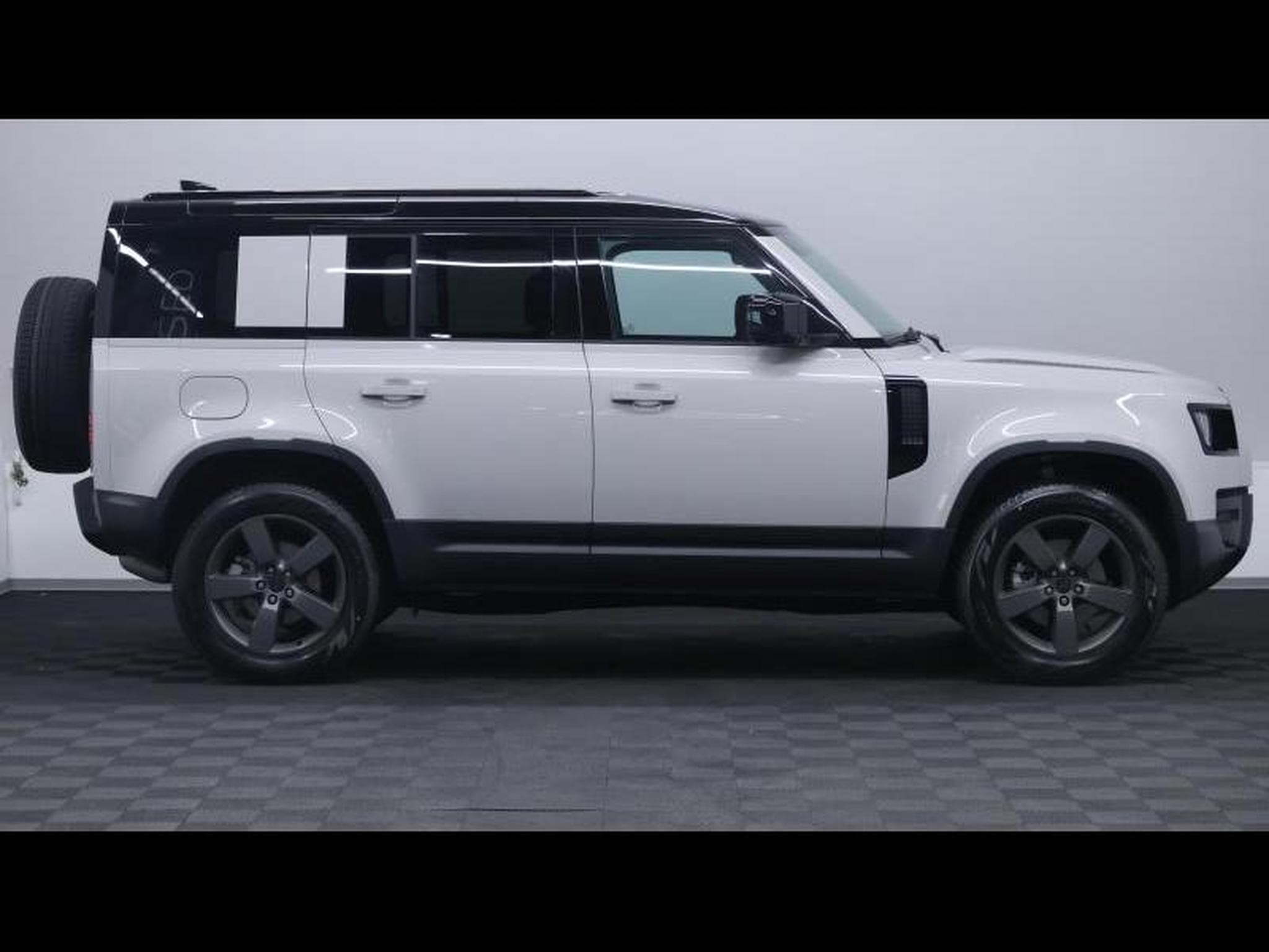 Land-Rover Defender 110 D200 S AWD Auto MY26 (2026) - Photo 3