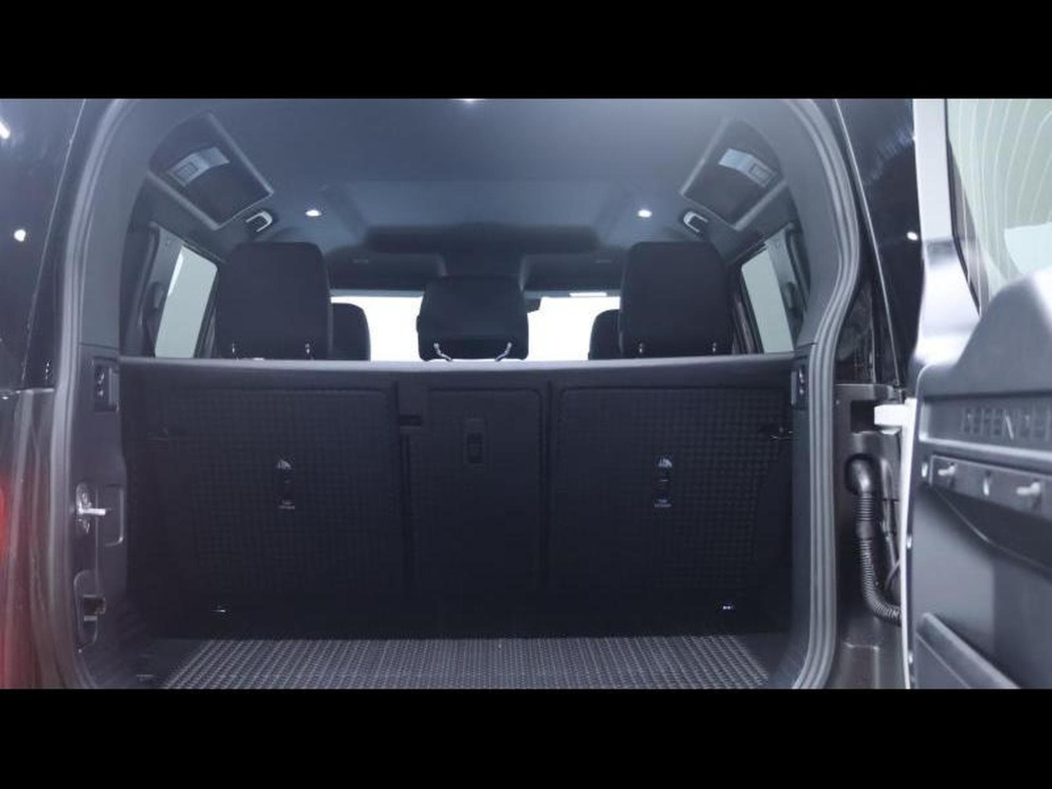 Land-Rover Defender 110 D200 S AWD Auto MY26 (2026) - Photo 6