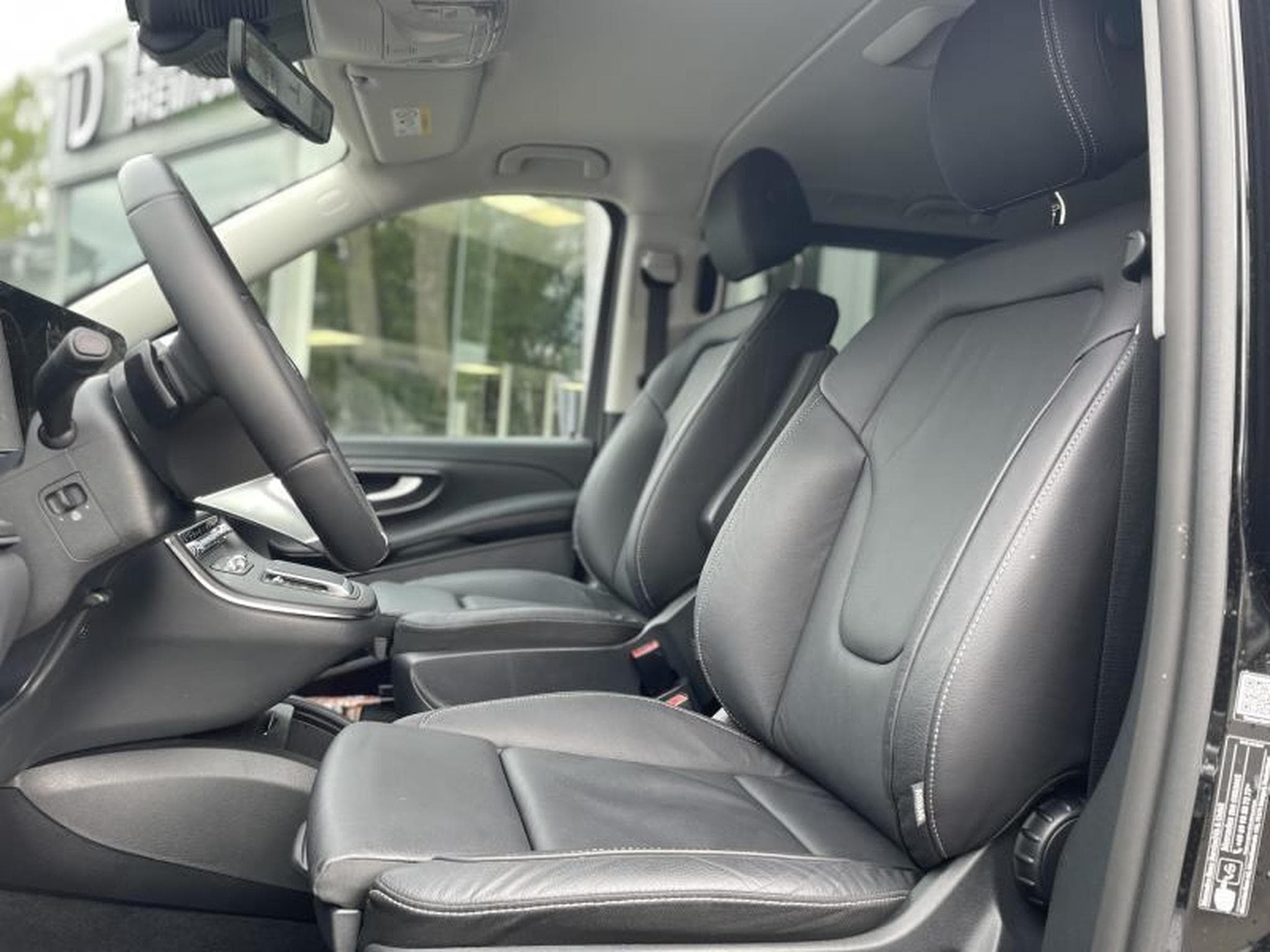 Mercedes V 300 D Extralong Auto (2025) - Photo 6