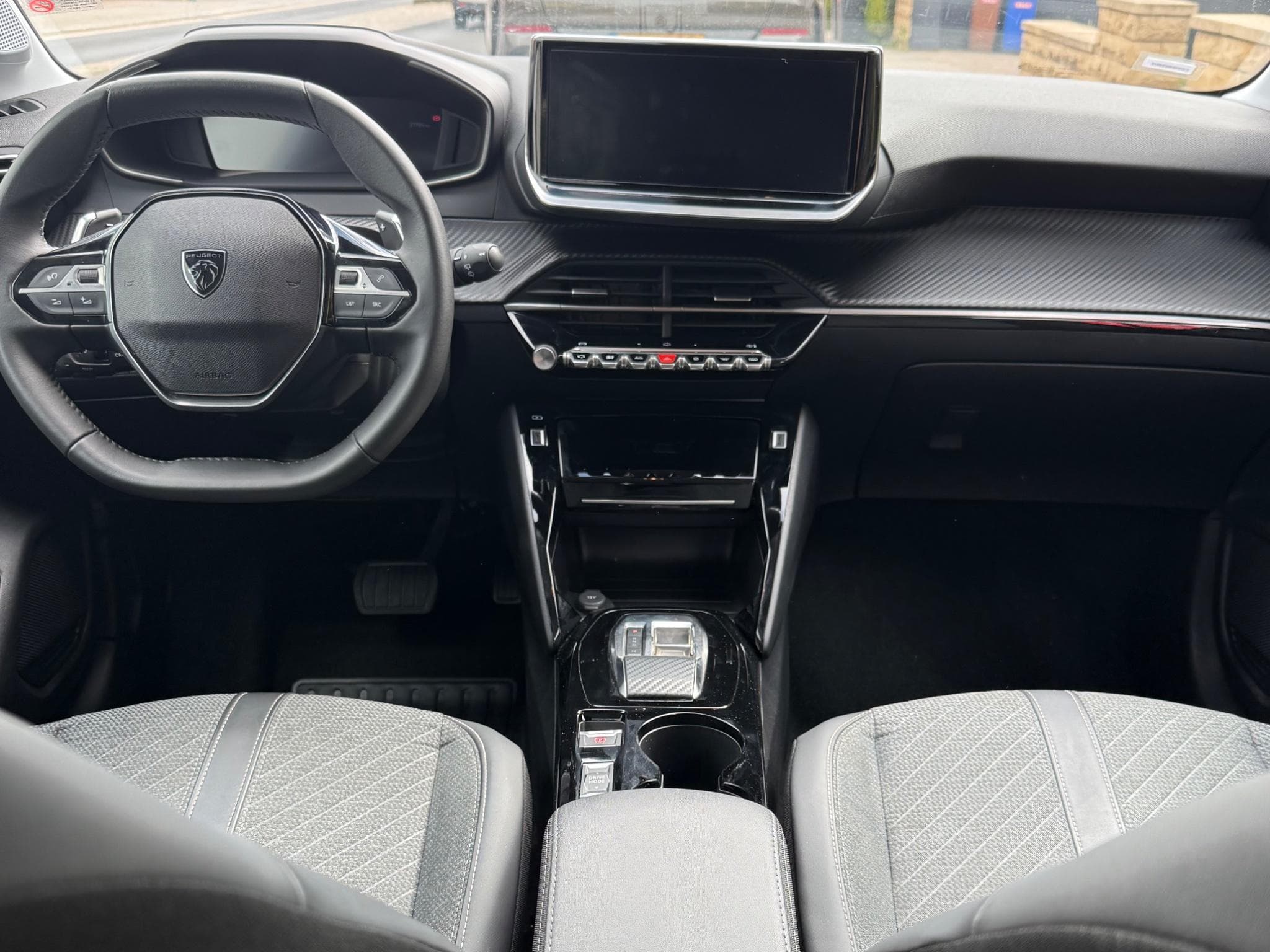 Peugeot 208 Hibrid 100 e-DCS6 Allure/BVA-2025 (2025) - Photo 2