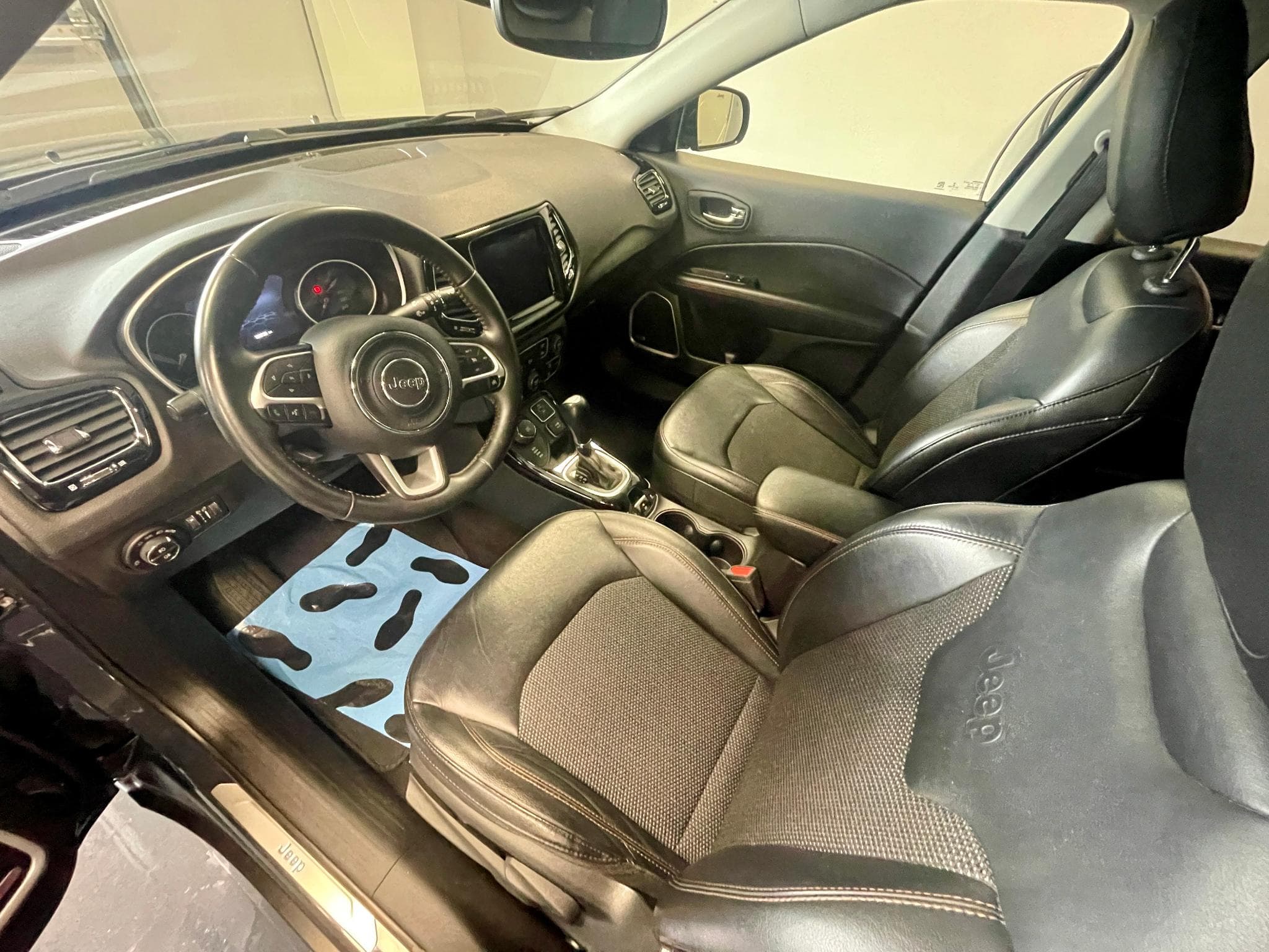 Jeep Compass Limited (2018) - Photo 3