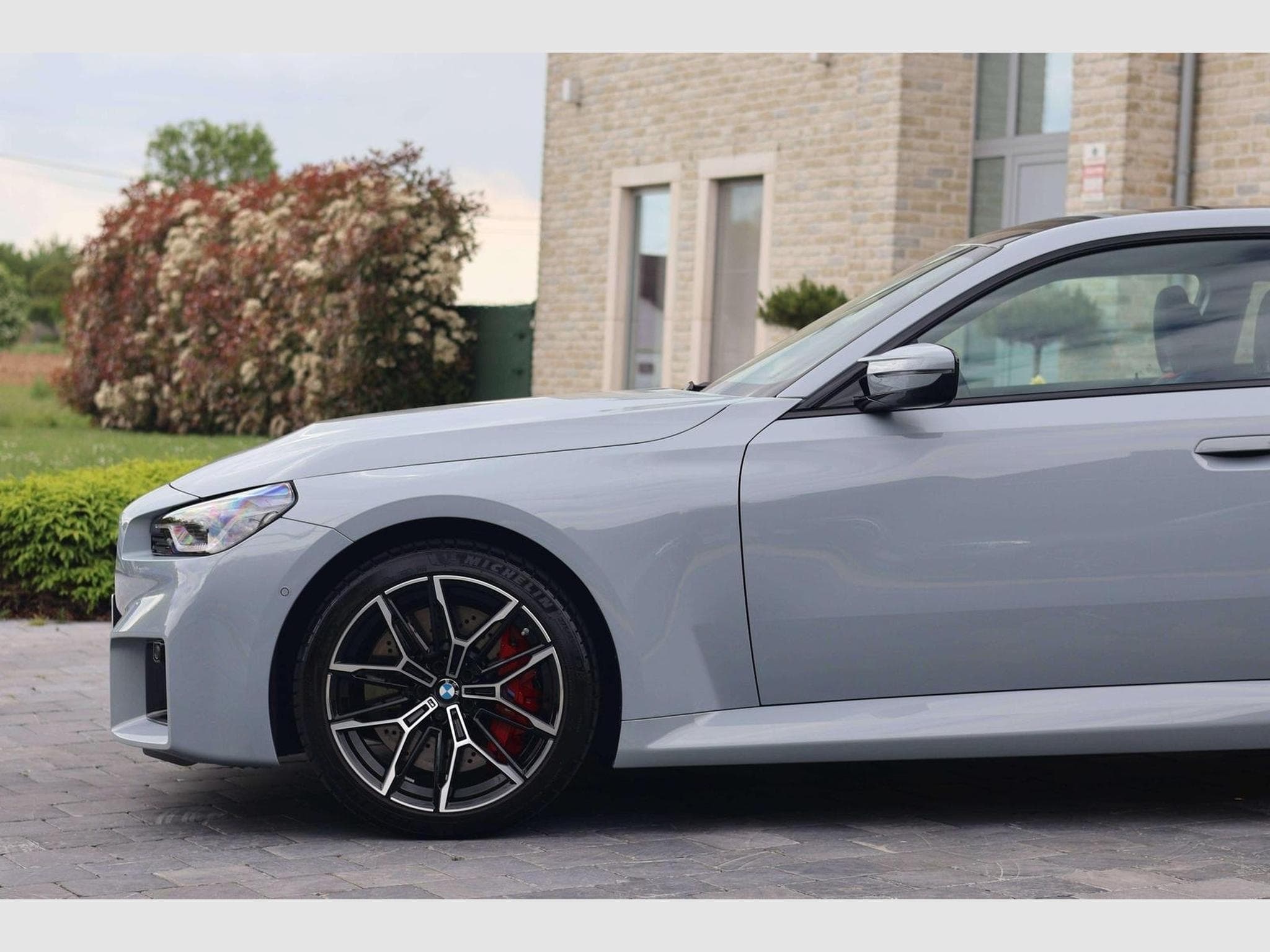 BMW M2 M2 G87 3.0 460 ch BVA – Brooklyn Grey Metallic – Toit carbon (2024) - Foto 4
