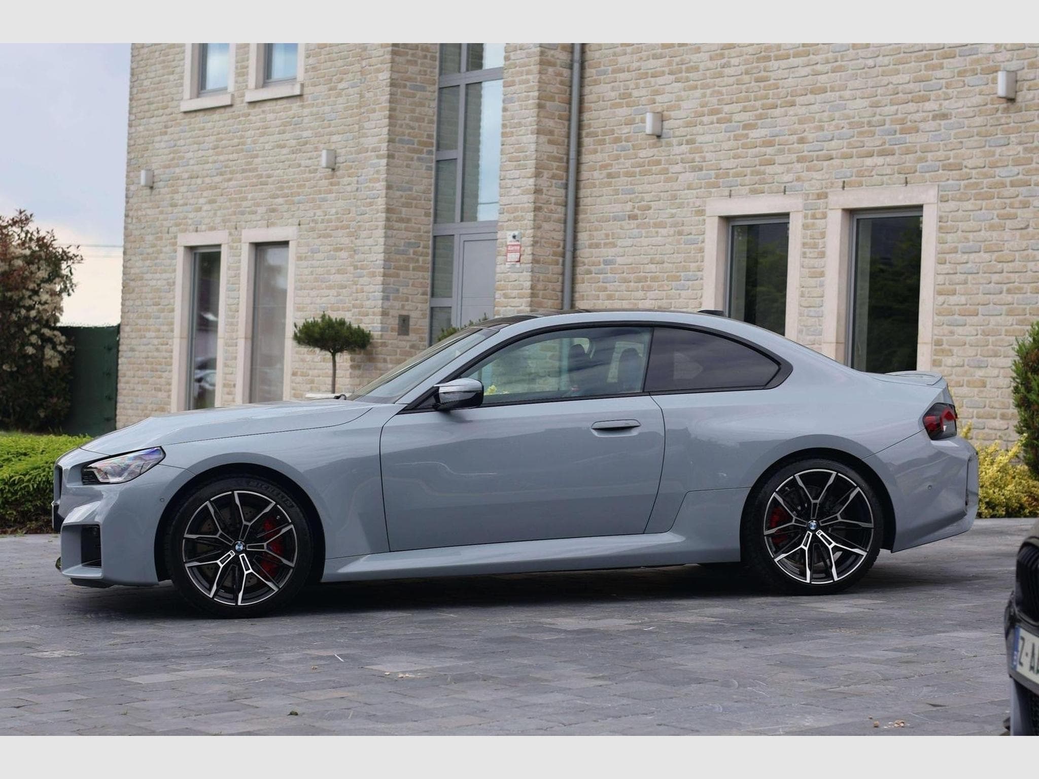 BMW M2 M2 G87 3.0 460 ch BVA – Brooklyn Grey Metallic – Toit carbon (2024) - Foto 3