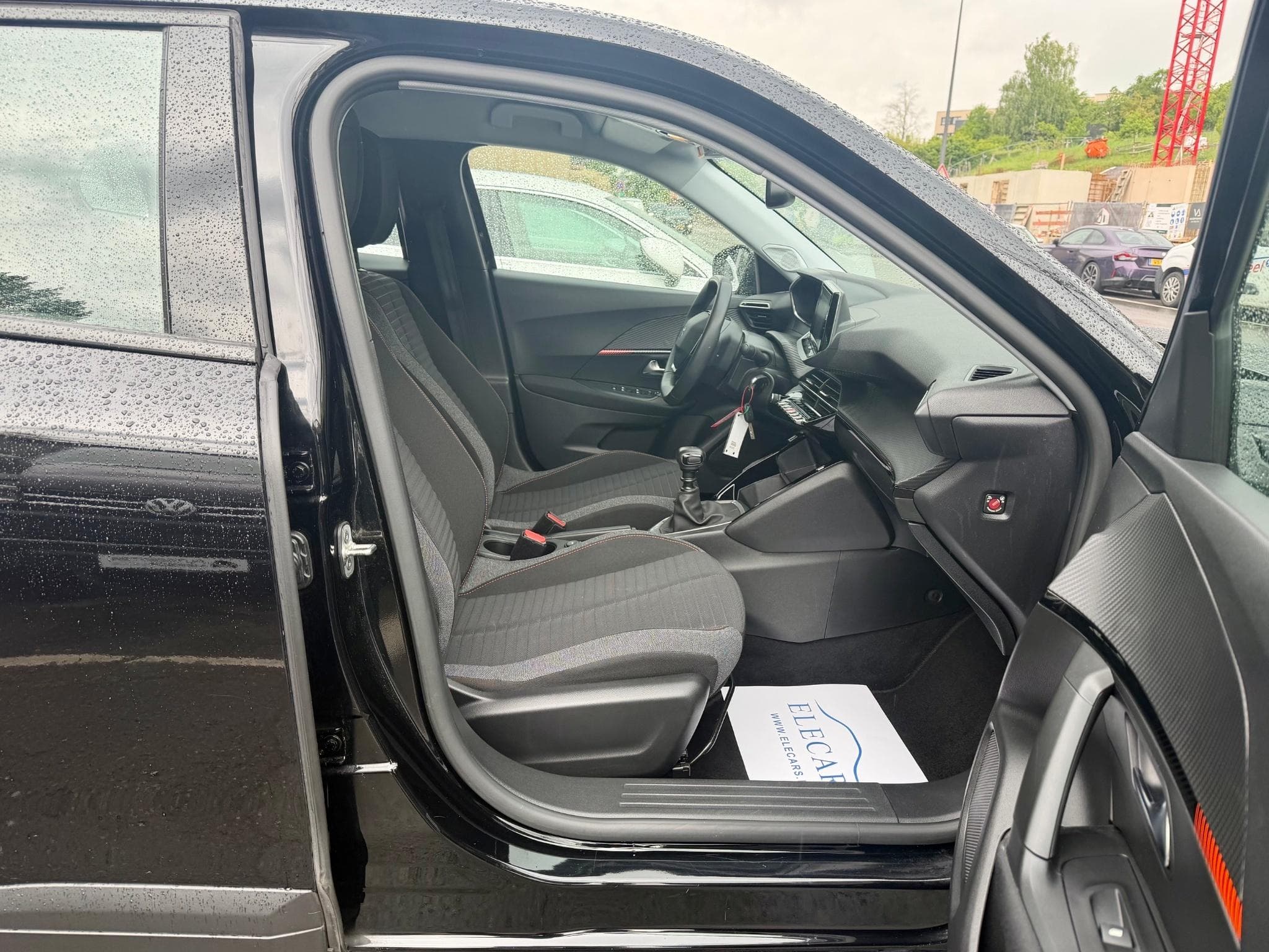 Peugeot 2008 1.2 PureTech 100 Active (2022) - Photo 9