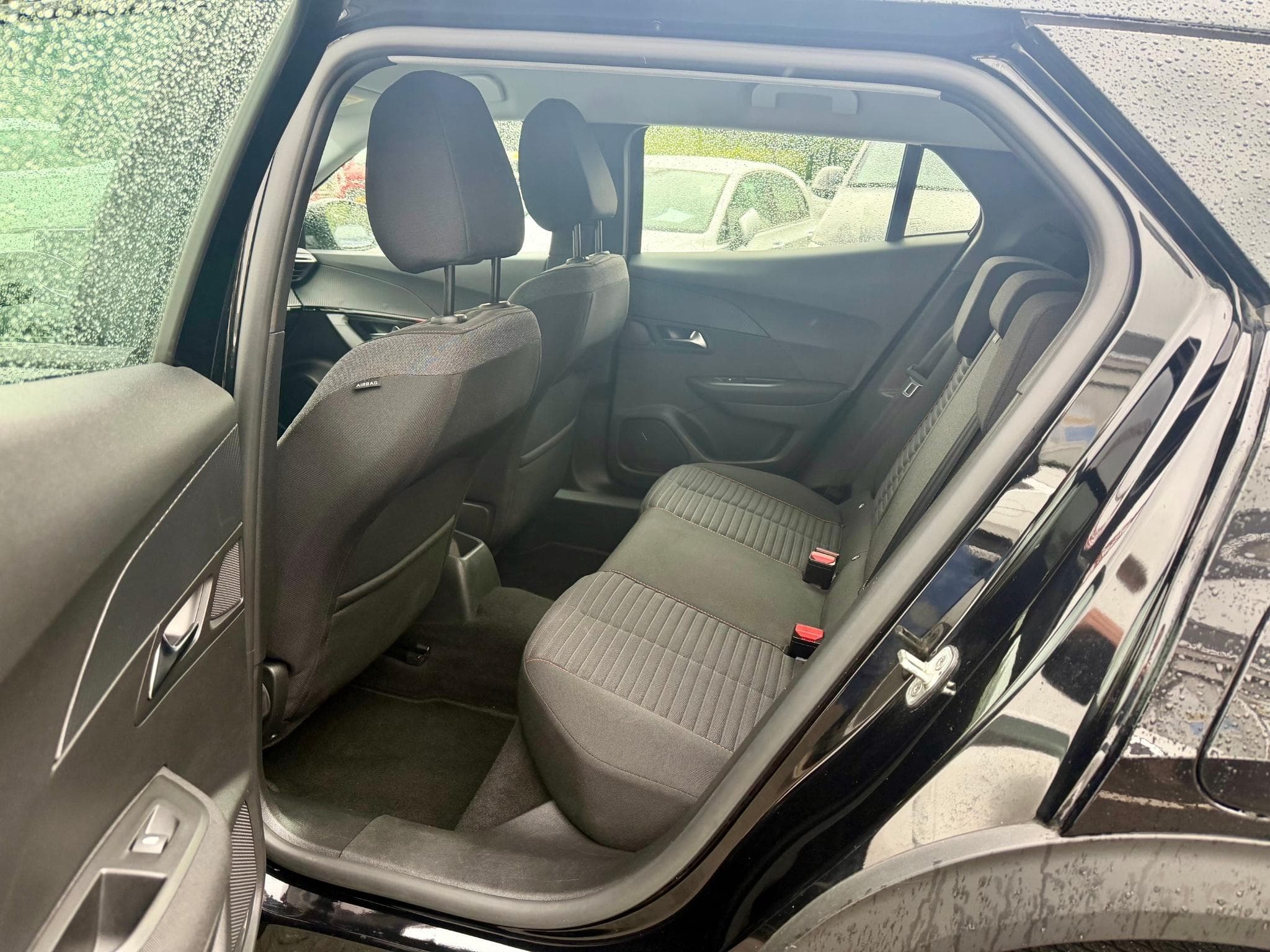 Peugeot 2008 1.2 PureTech 100 Active (2022) - Photo 11