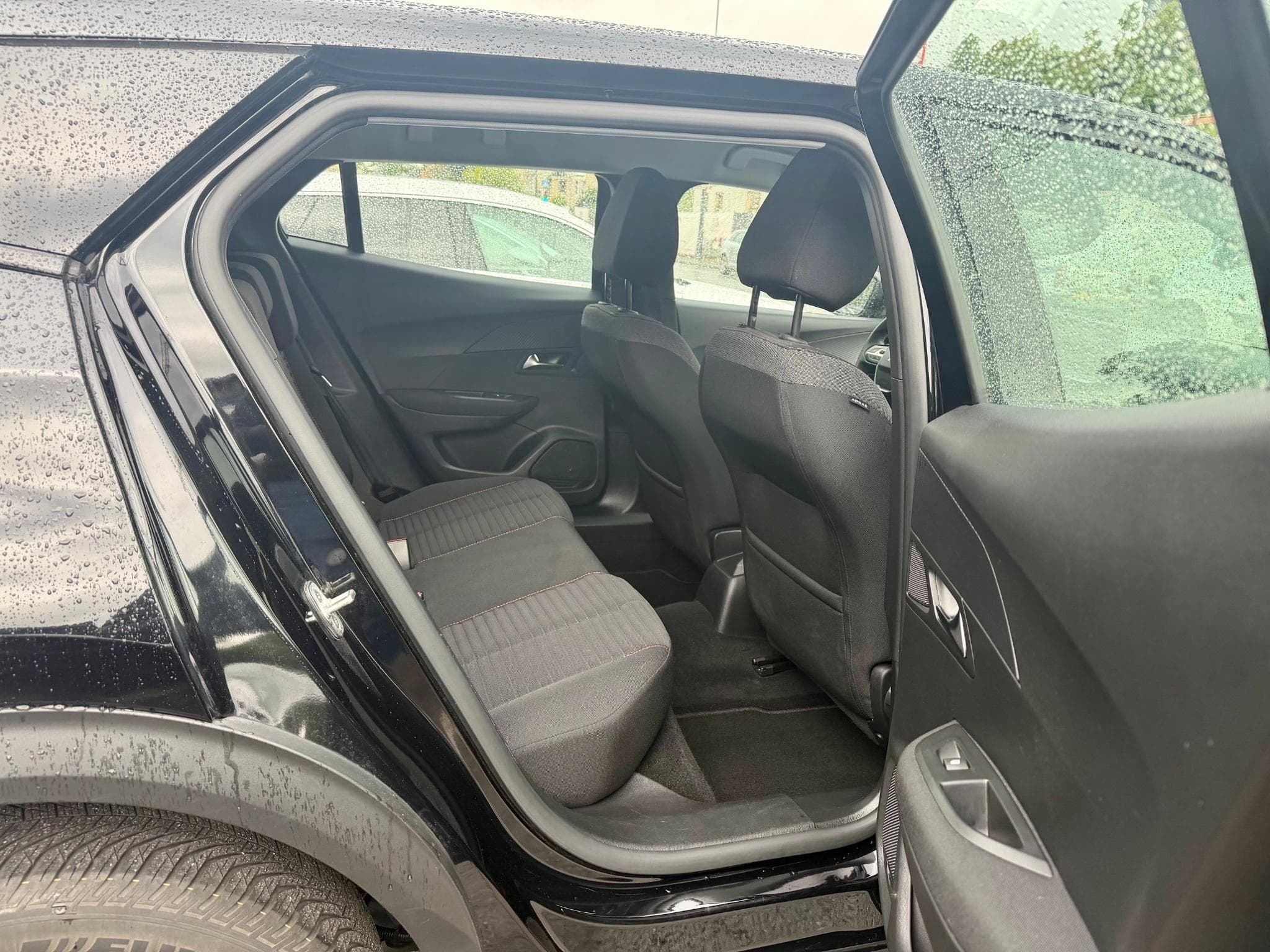 Peugeot 2008 1.2 PureTech 100 Active (2022) - Photo 10