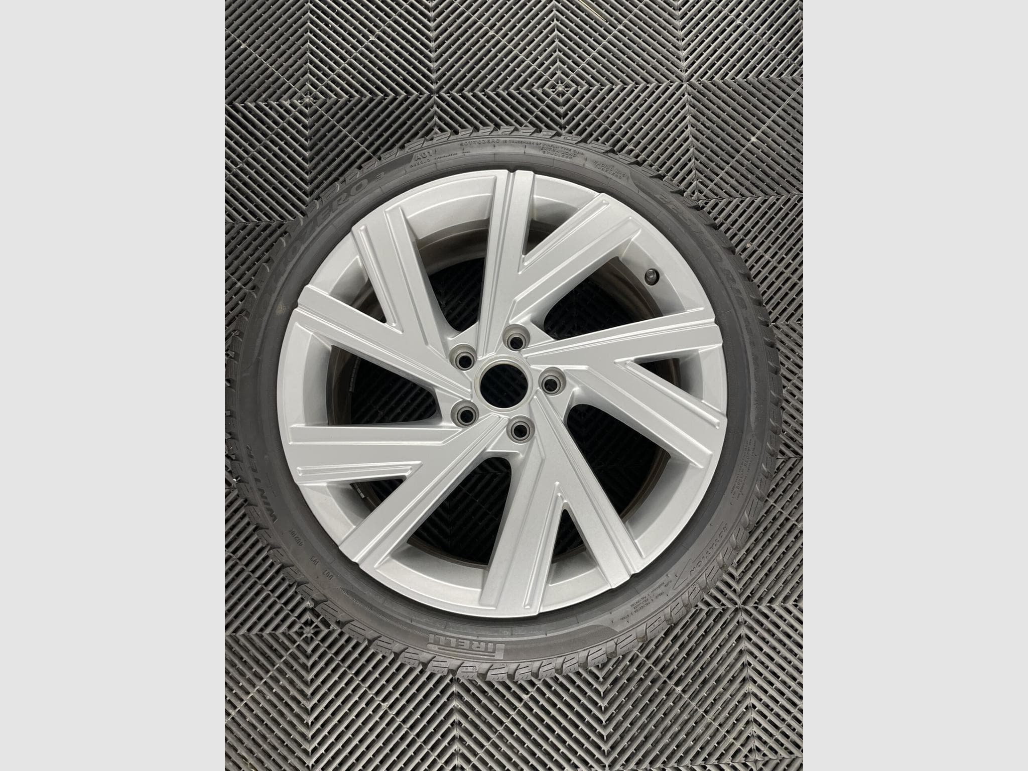 Jantes alu + Pneus h – 18" - Photo 1