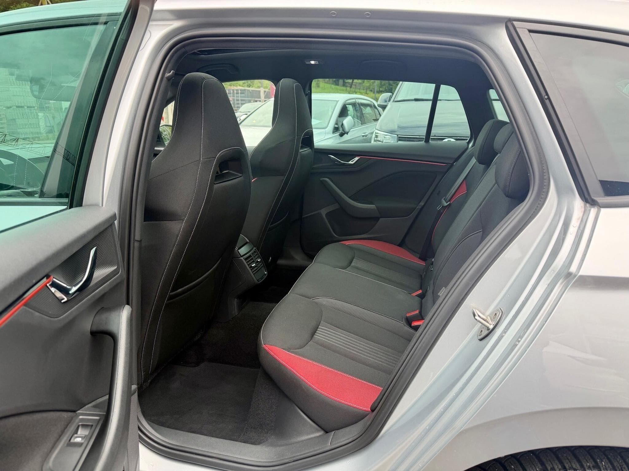 Skoda Scala 1.5 TSI 150 DSG7 Monte Carlo PANO/CAM/LED (2022) - Photo 11