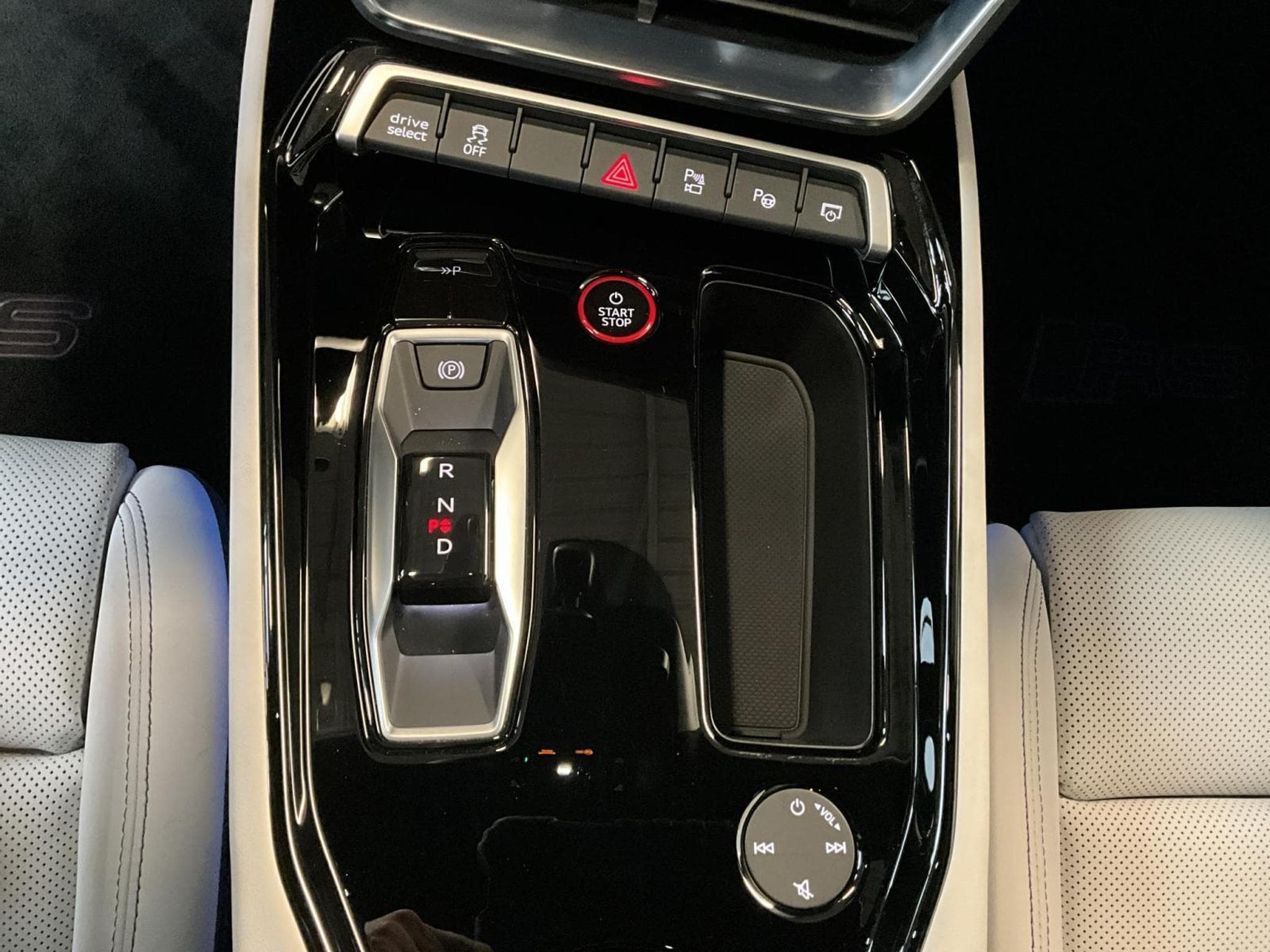 Audi e-tron RS+ICE-RACE-Edition+Limitiert (2024) - Foto 13