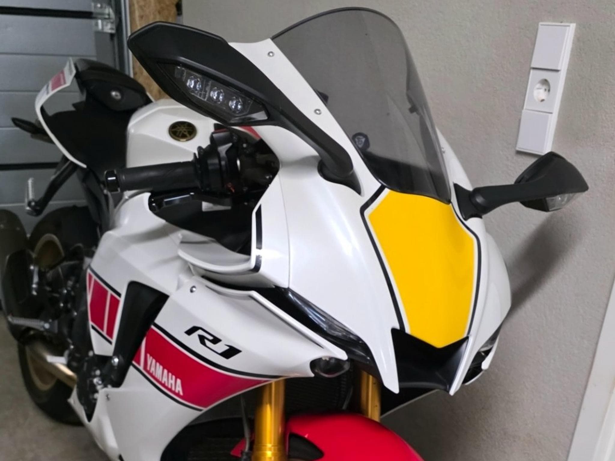 Yamaha R1 60th anniversary (2022) - Foto 1