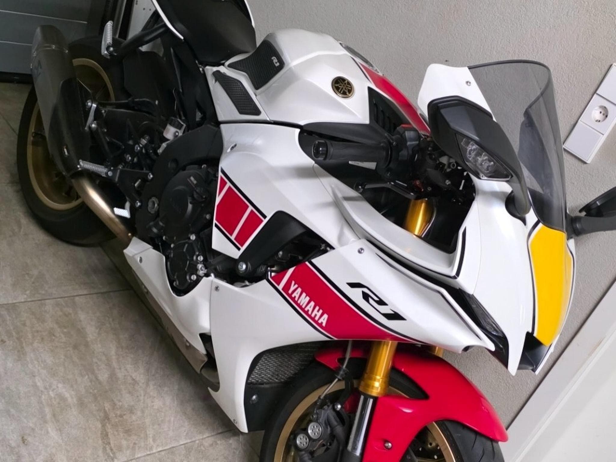 Yamaha R1 60th anniversary (2022) - Foto 2