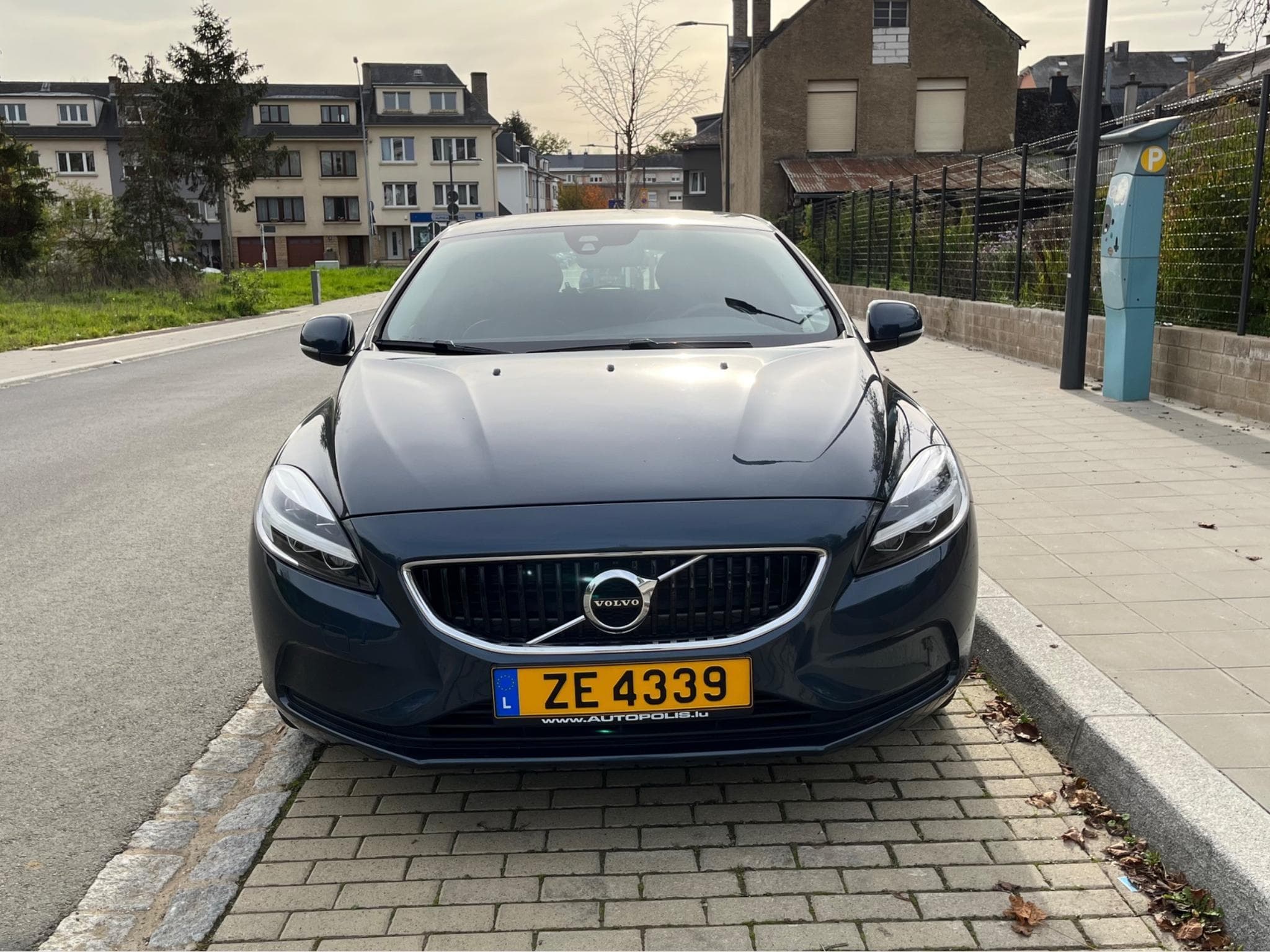 Volvo V40 T3 (2019) - Photo 1