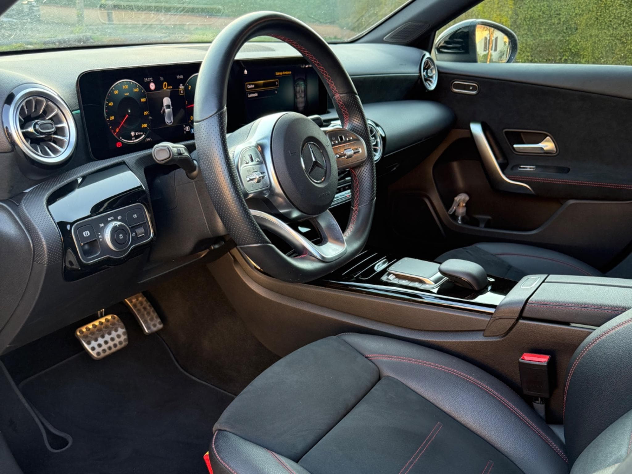 Mercedes A 200 AMG-LINE (2022) - Photo 3