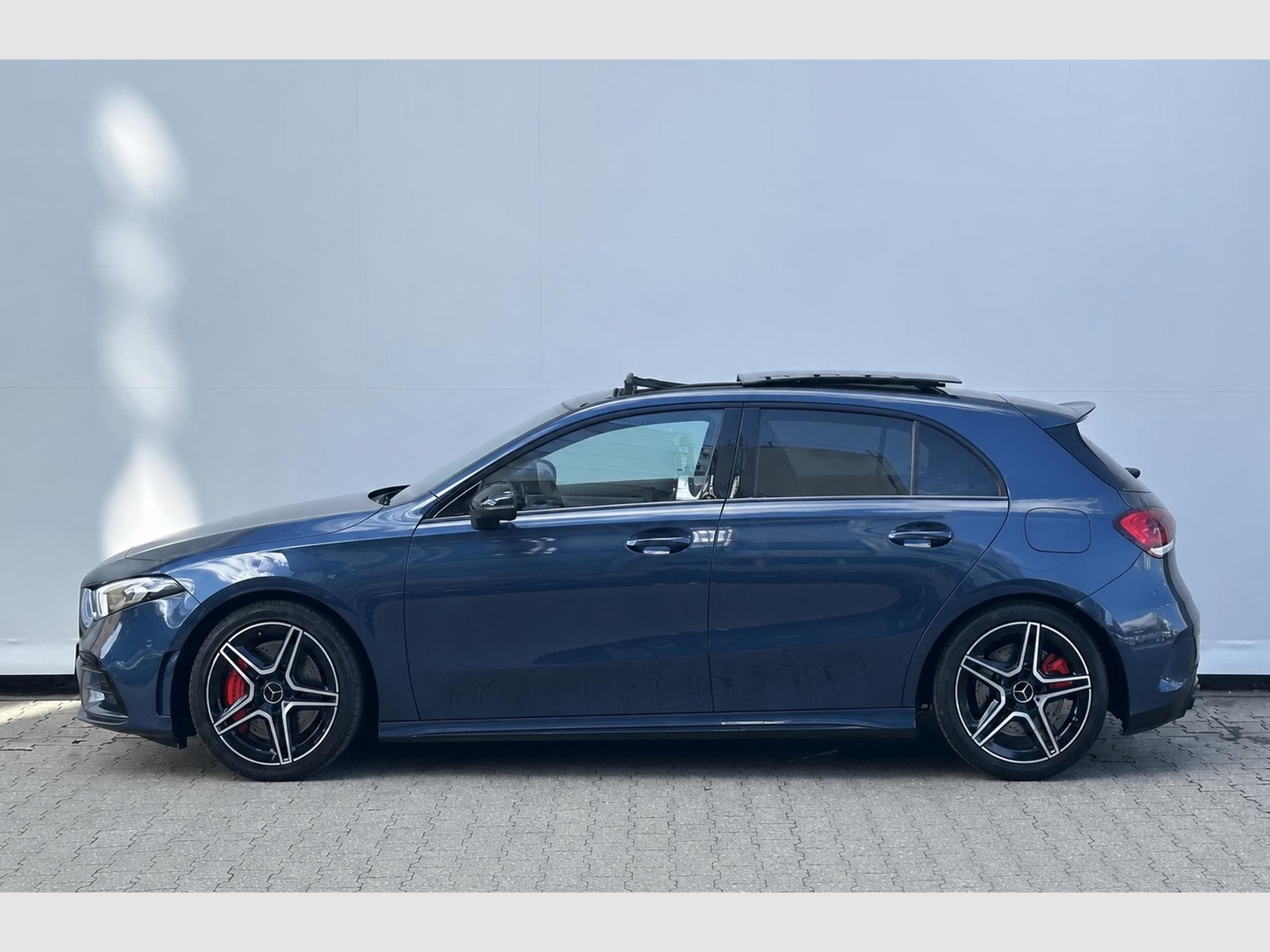 Mercedes A 35 AMG (W177) 2.0 Turbo - Pano, Night, Distronic (2022) - Photo 3