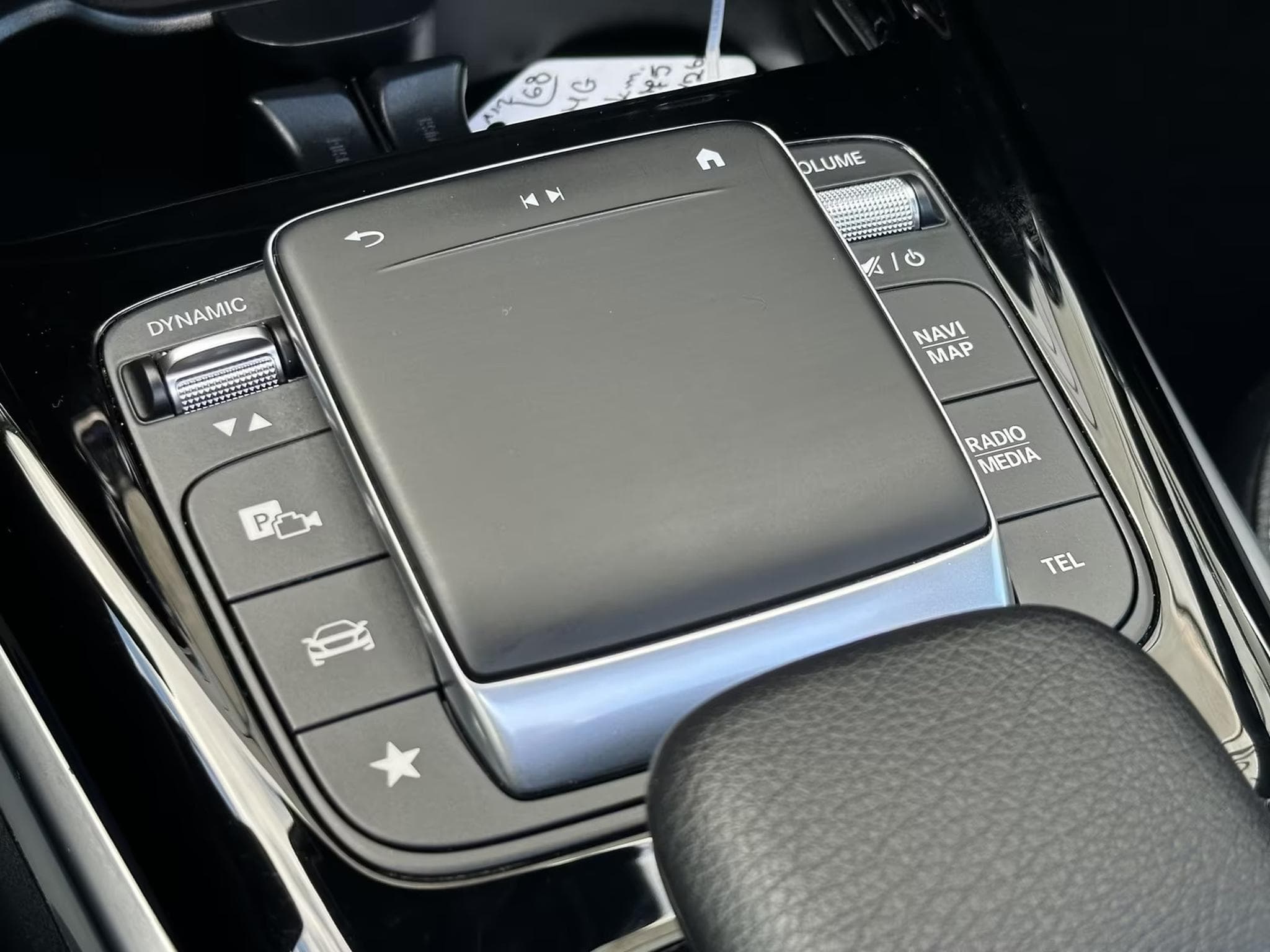 Mercedes A 35 AMG (W177) 2.0 Turbo - Pano, Night, Distronic (2022) - Photo 11