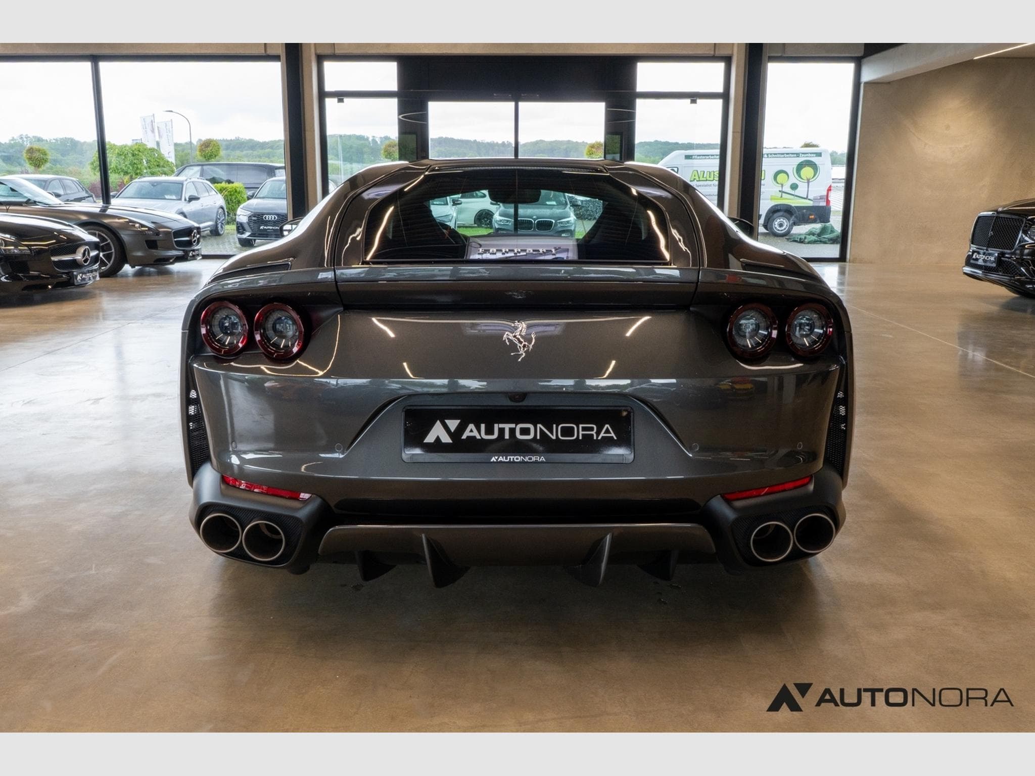 Ferrari 812 Superfast (2021) - Photo 9