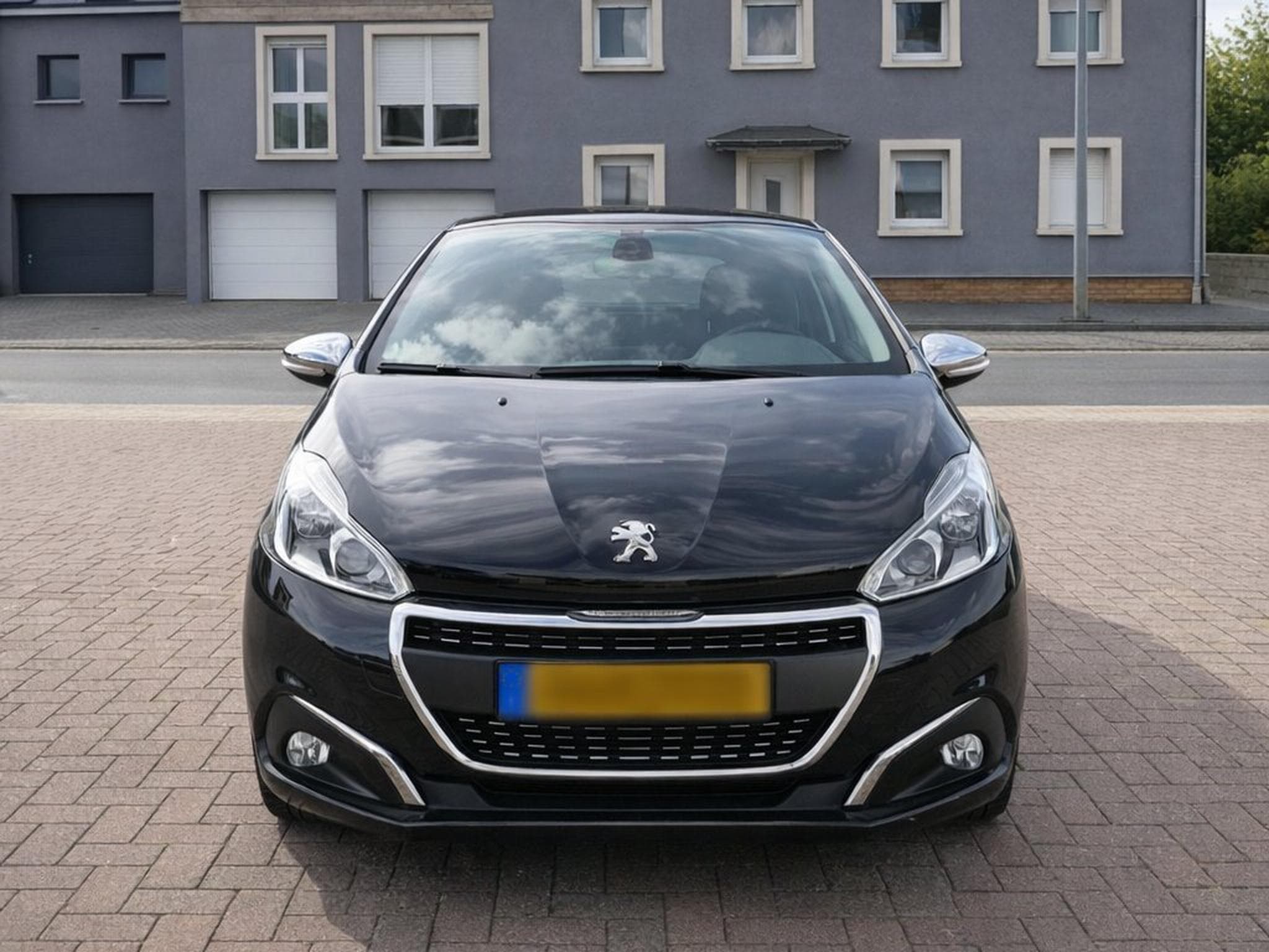 Peugeot 208 GTi (2017) - Photo 1