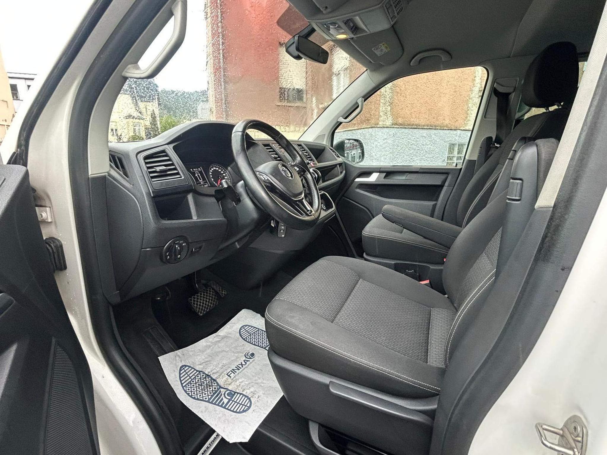 VW Multivan 2.0 TDI 150CV DSG 7 PLACES BI COLOR (2018) - Photo 10