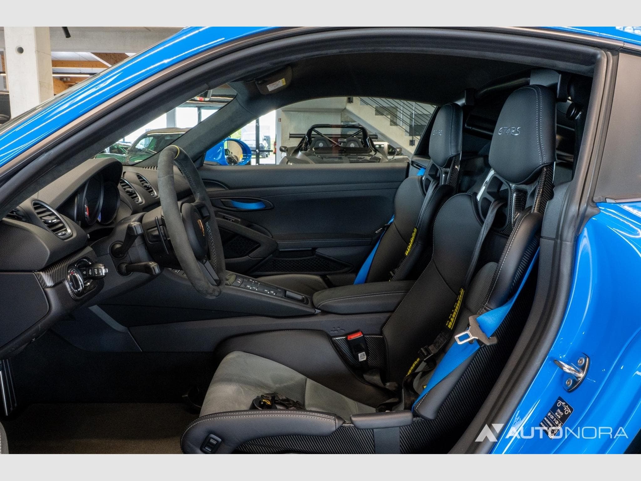 Porsche Cayman GT4 RS (2023) - Photo 11