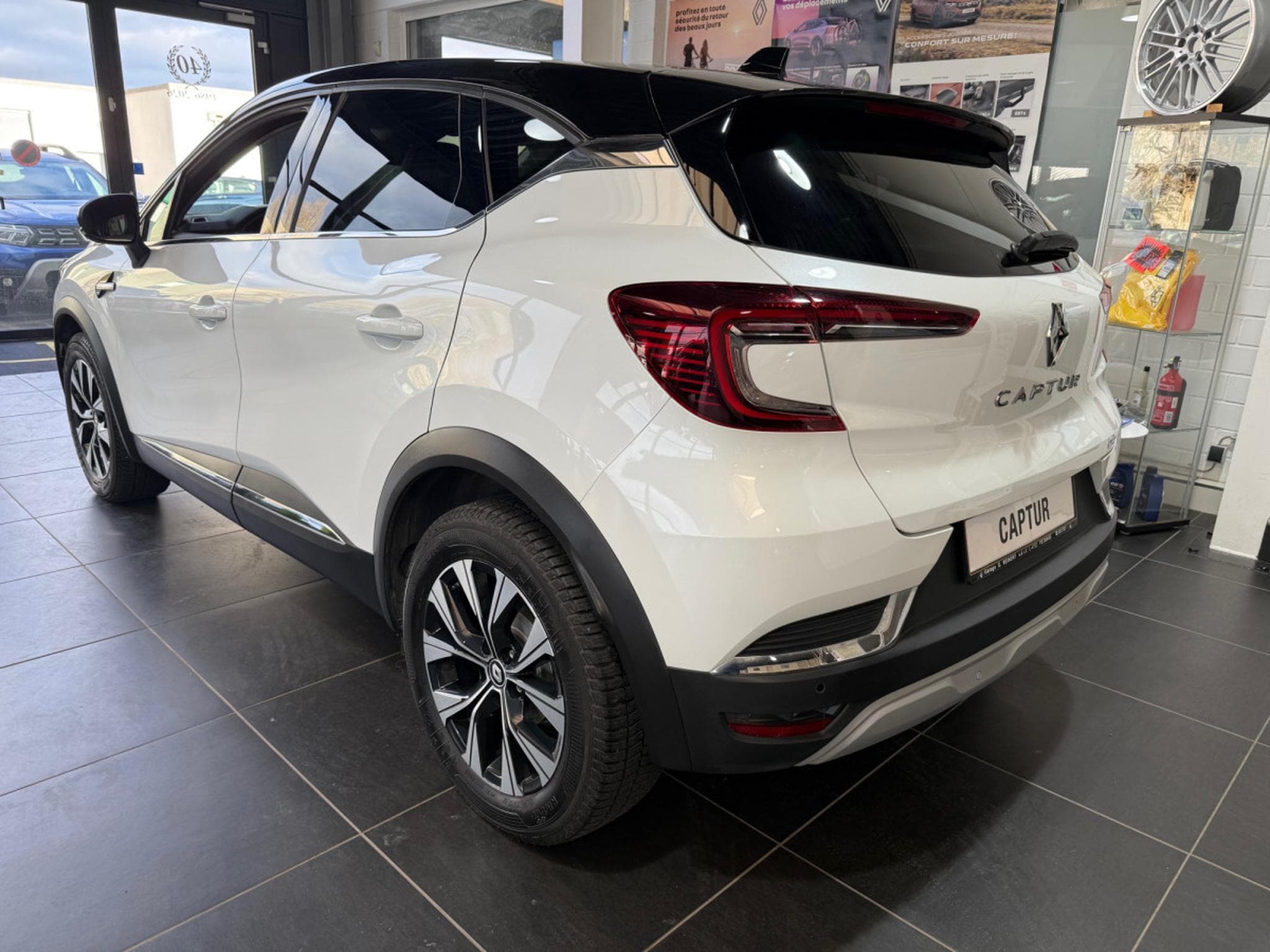 Renault Captur TECHNO MILD HYBRID 140 EDC (2023) - Photo 3