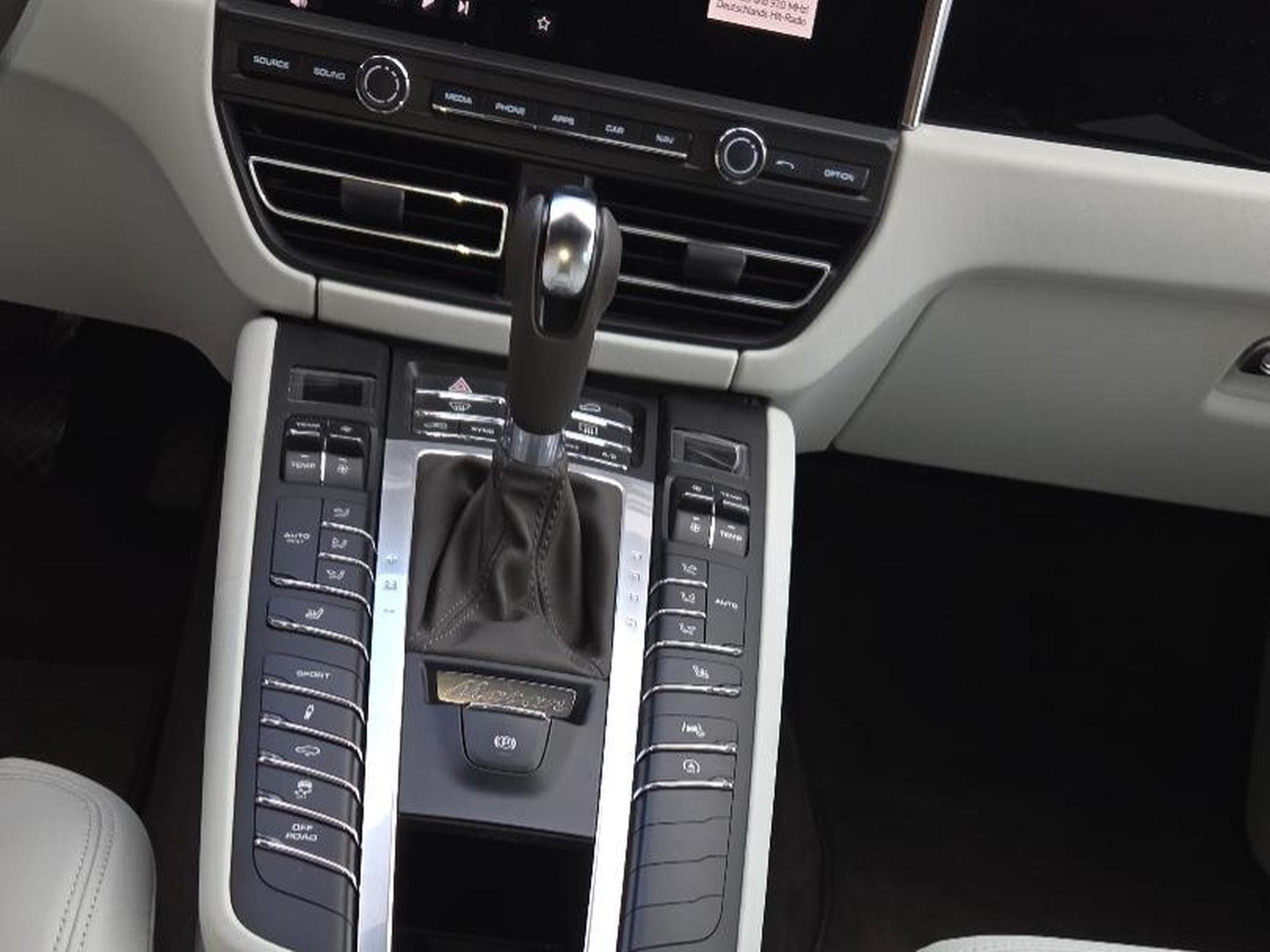 Porsche Macan S (2019) - Photo 8