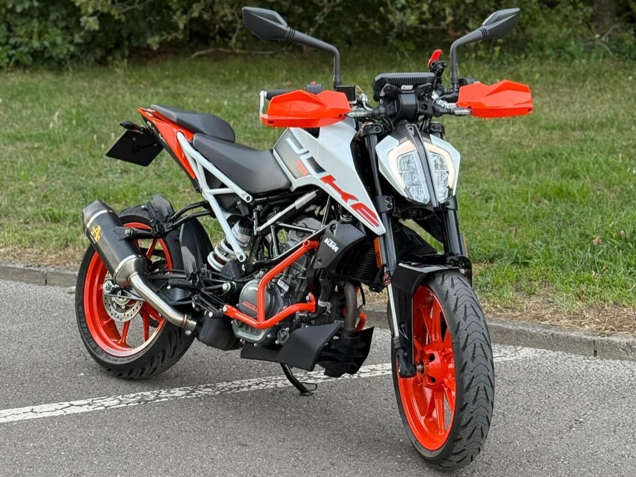 KTM Duke Duke 125 (2023) - Photo 2