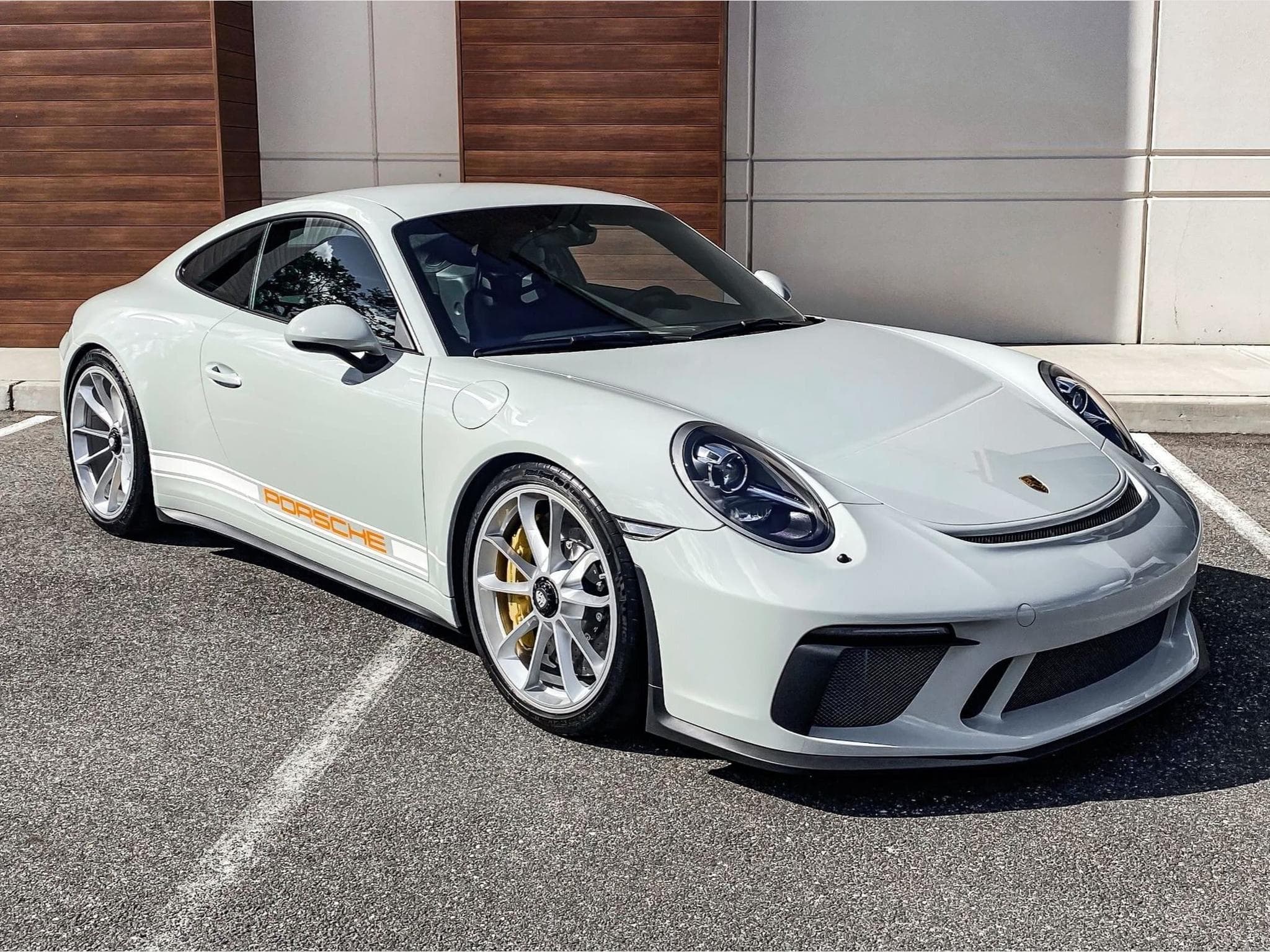 Porsche 911 GT3 Touring (2018) - Photo 1