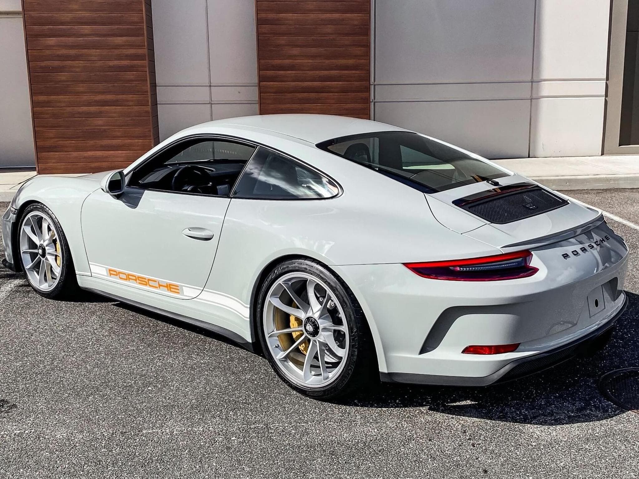 Porsche 911 GT3 Touring (2018) - Photo 2