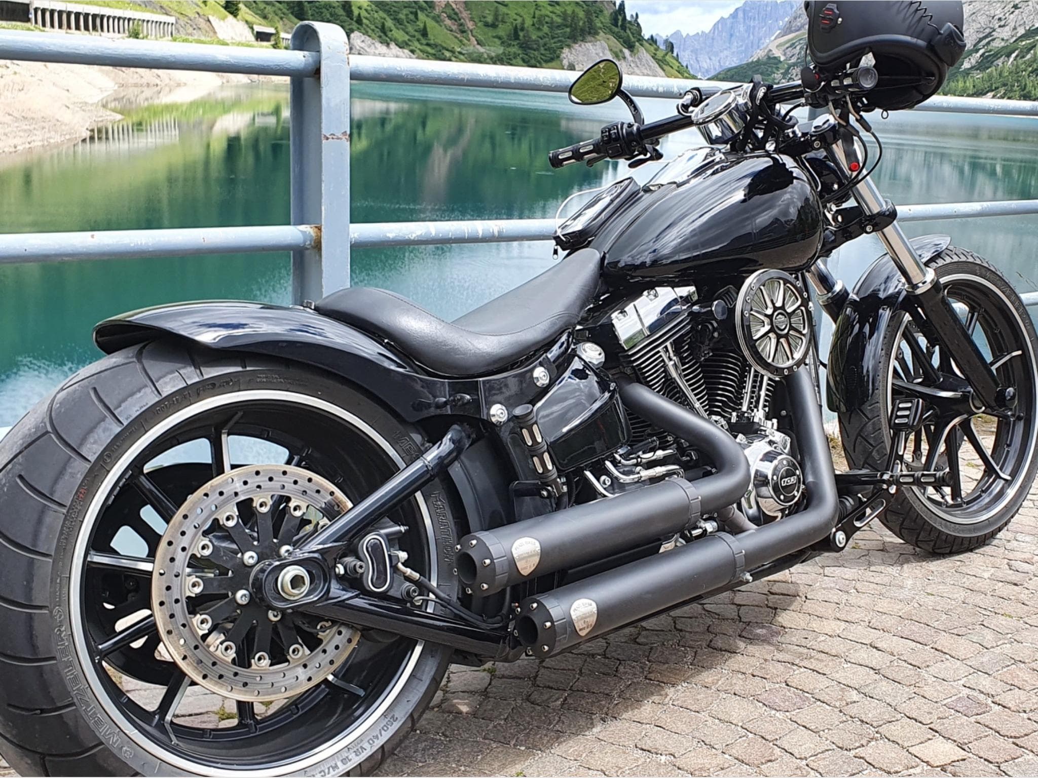 Harley-Davidson Softail Breakout Customized (2015) - Foto 4