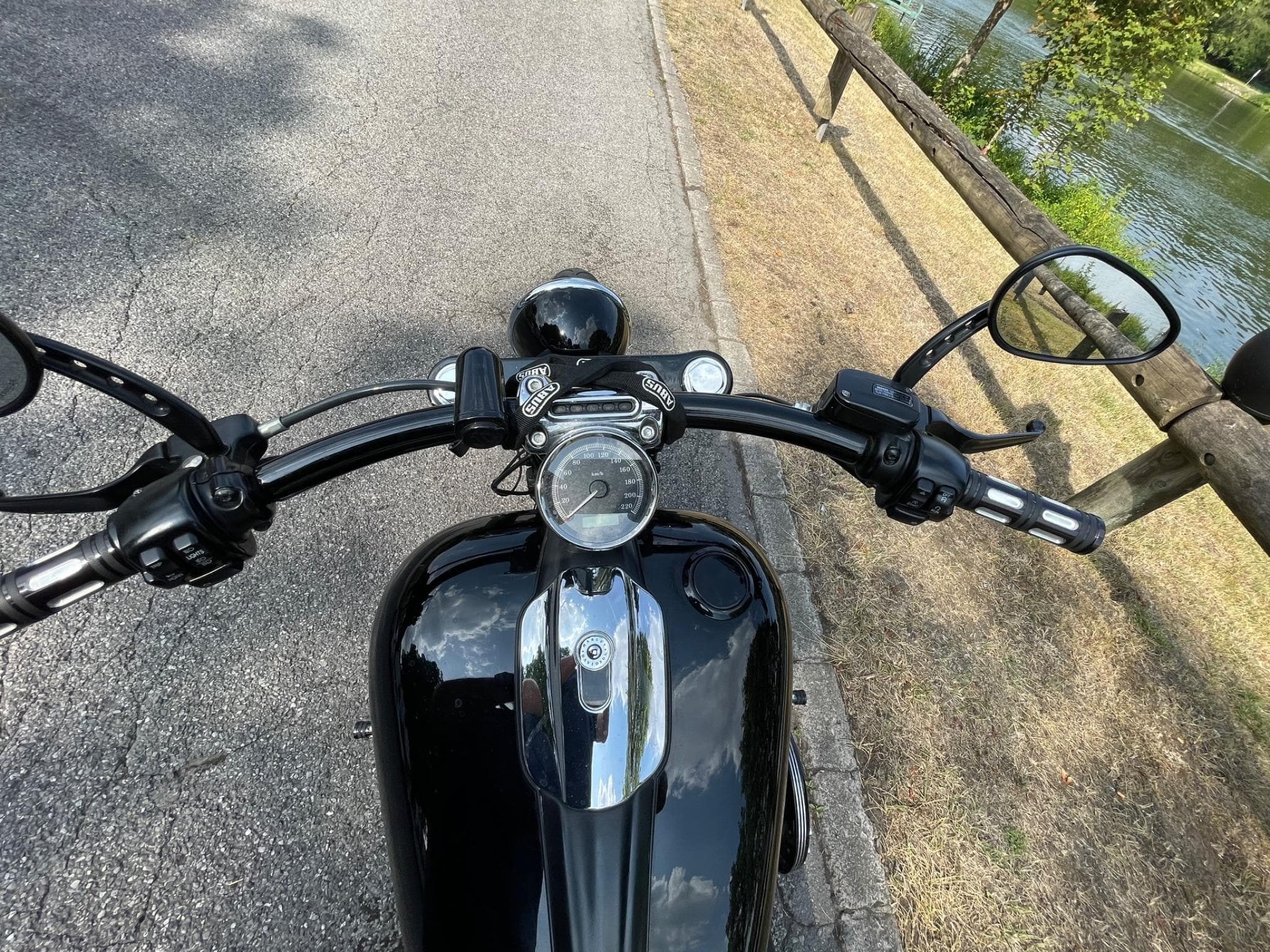 Harley-Davidson Softail Breakout Customized (2015) - Foto 9