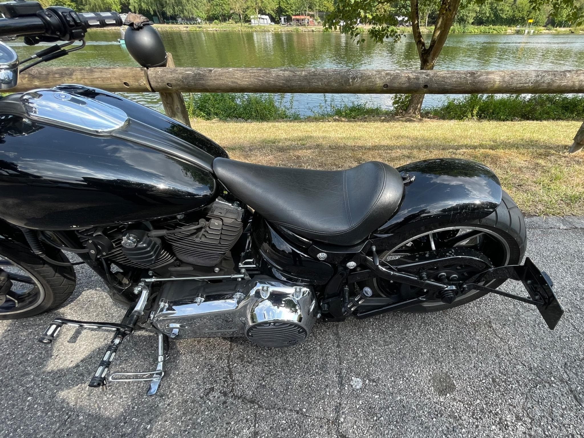 Harley-Davidson Softail Breakout Customized (2015) - Foto 10